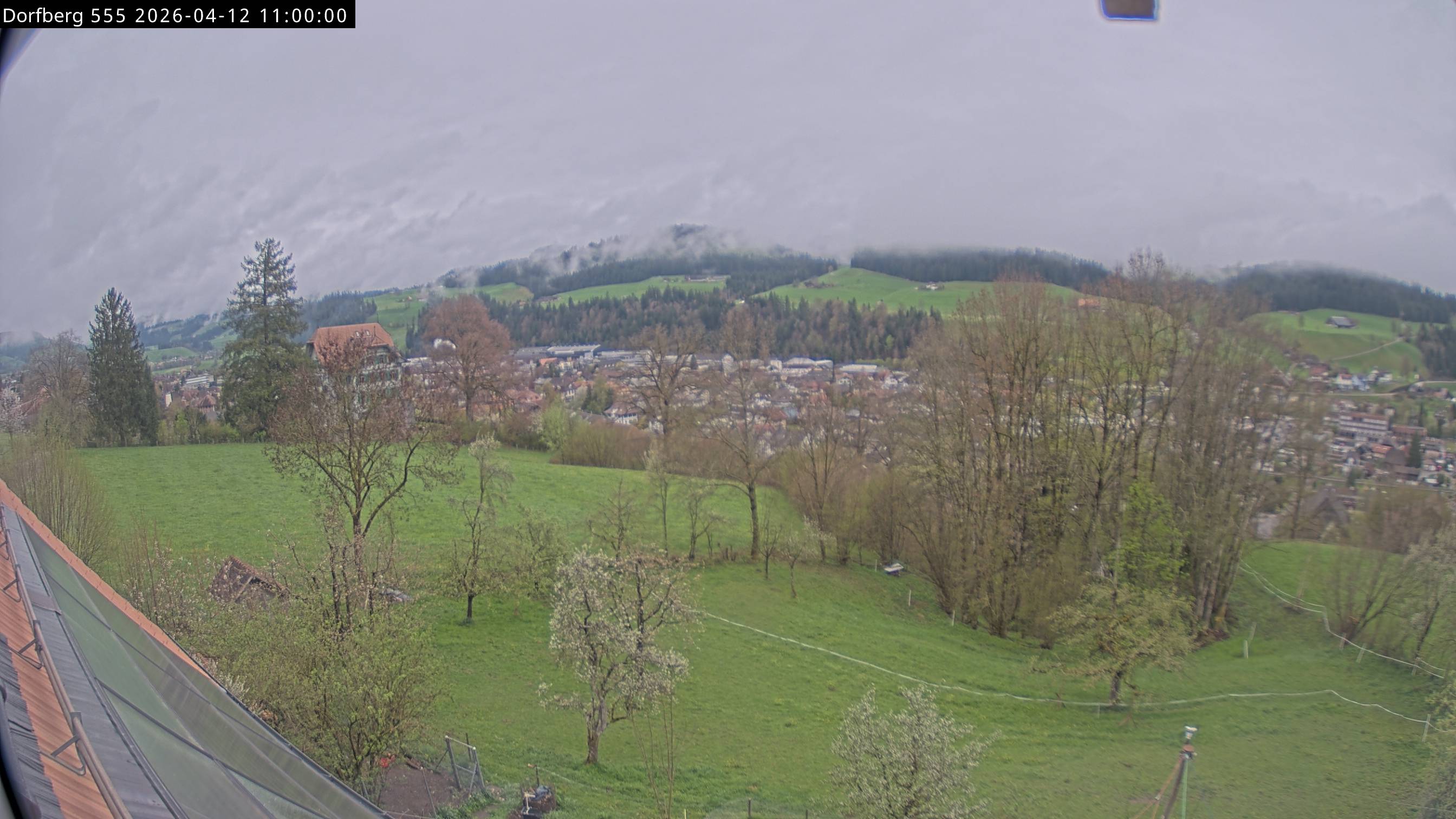 Webcam-Bild: Aussicht vom Dorfberg in Langnau 20260412-110000