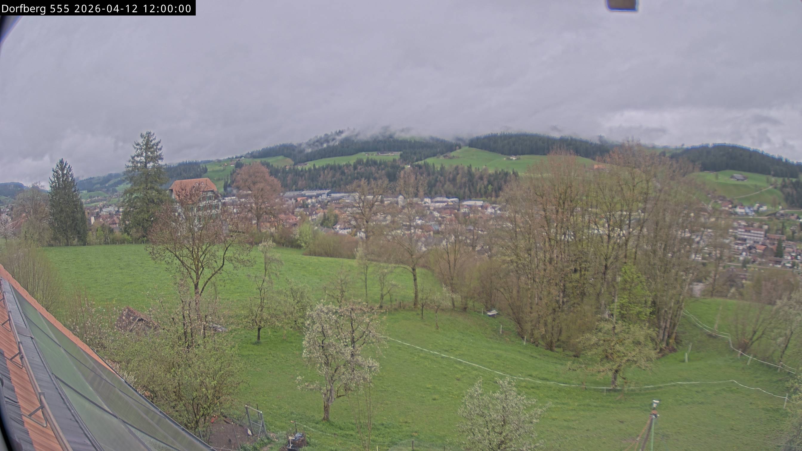 Webcam-Bild: Aussicht vom Dorfberg in Langnau 20260412-120000