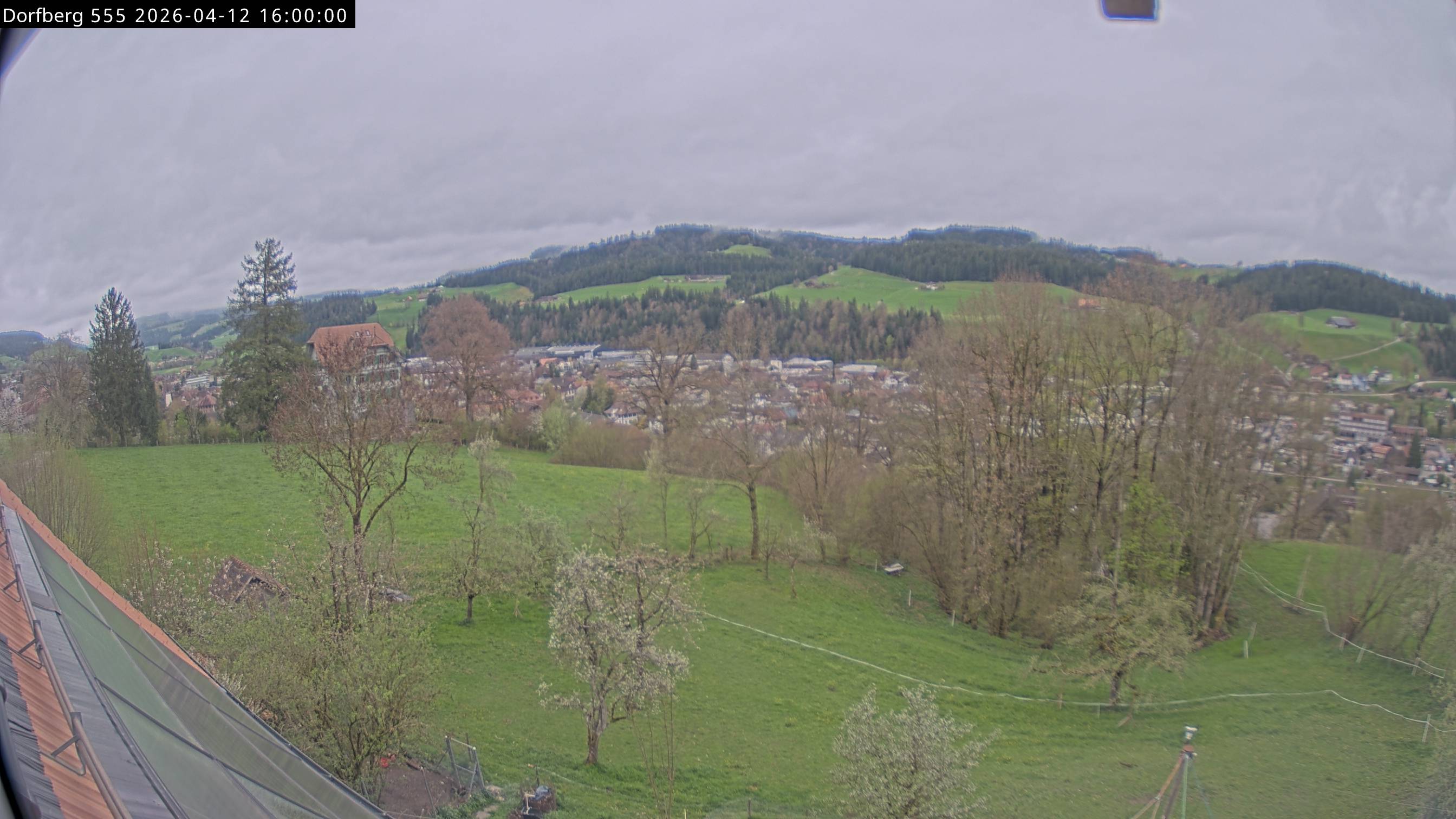 Webcam-Bild: Aussicht vom Dorfberg in Langnau 20260412-160000