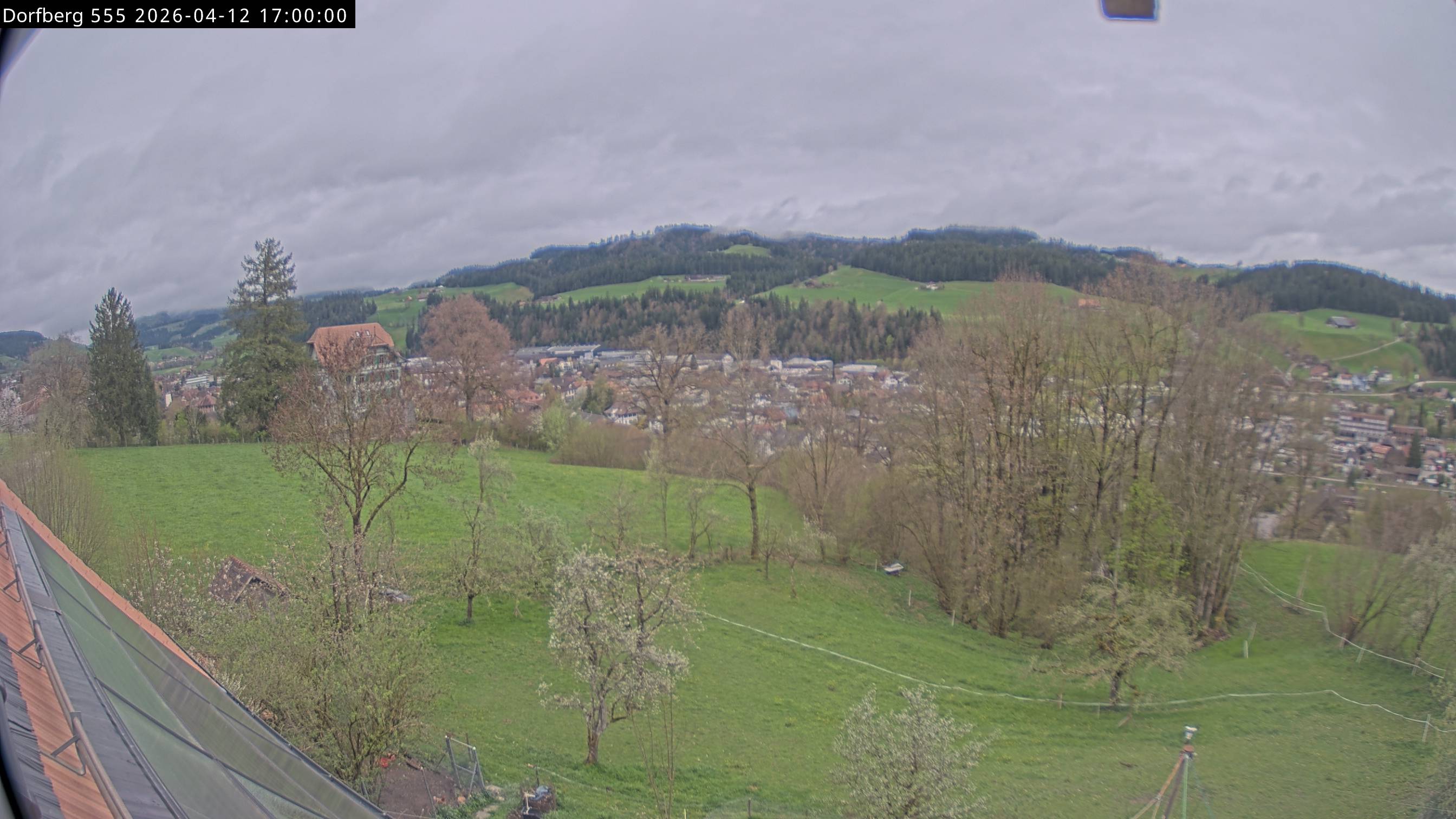 Webcam-Bild: Aussicht vom Dorfberg in Langnau 20260412-170000