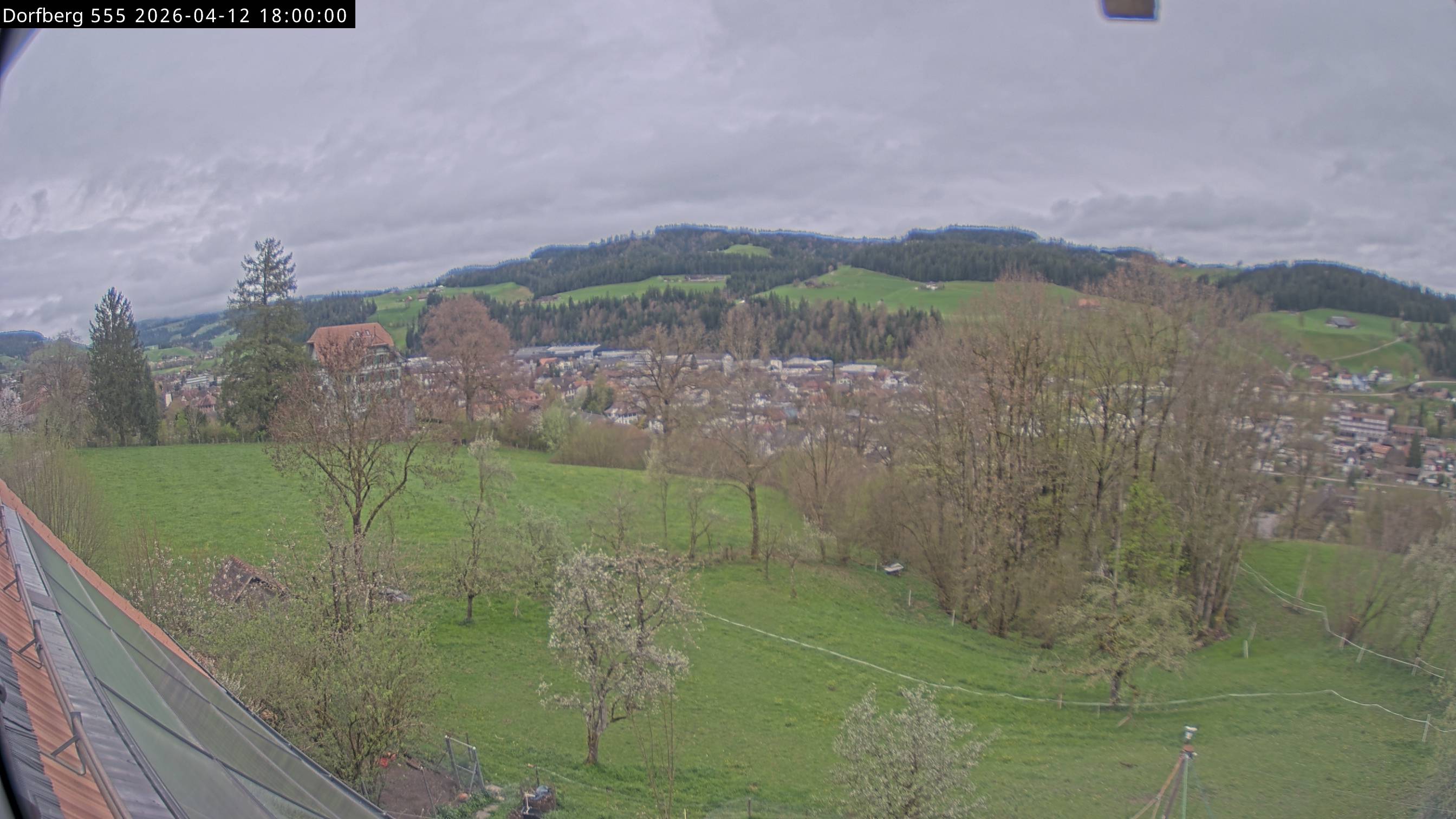 Webcam-Bild: Aussicht vom Dorfberg in Langnau 20260412-180000