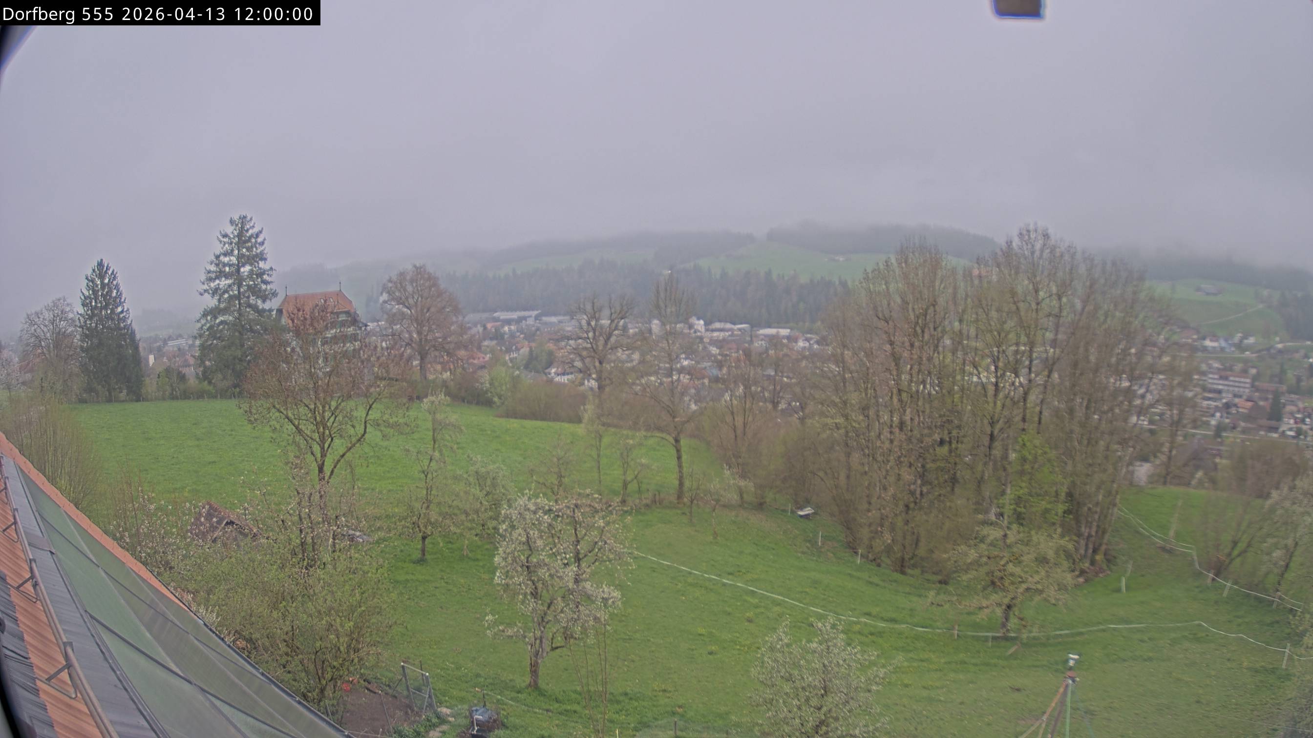 Webcam-Bild: Aussicht vom Dorfberg in Langnau 20260413-120000