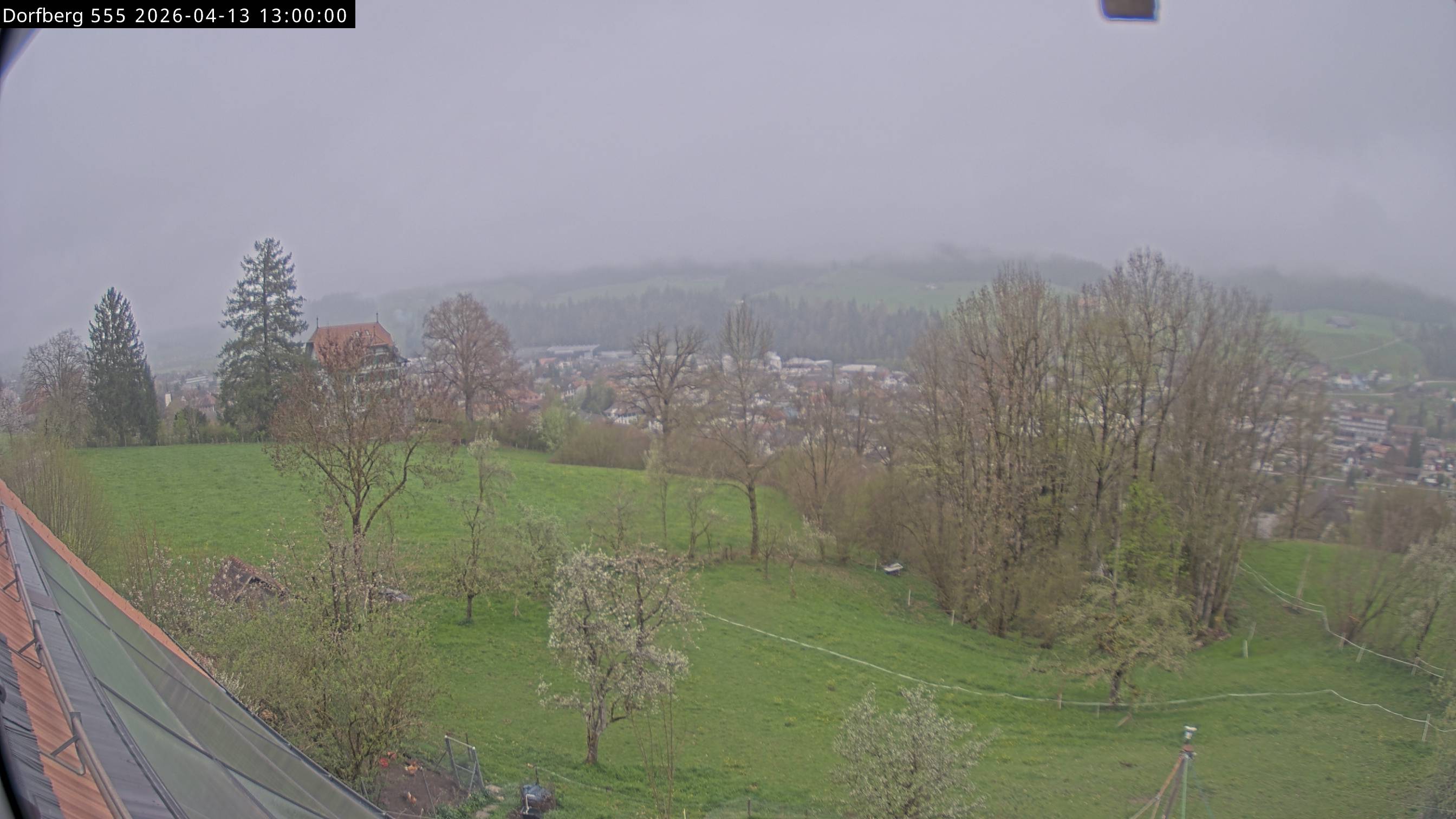 Webcam-Bild: Aussicht vom Dorfberg in Langnau 20260413-130000