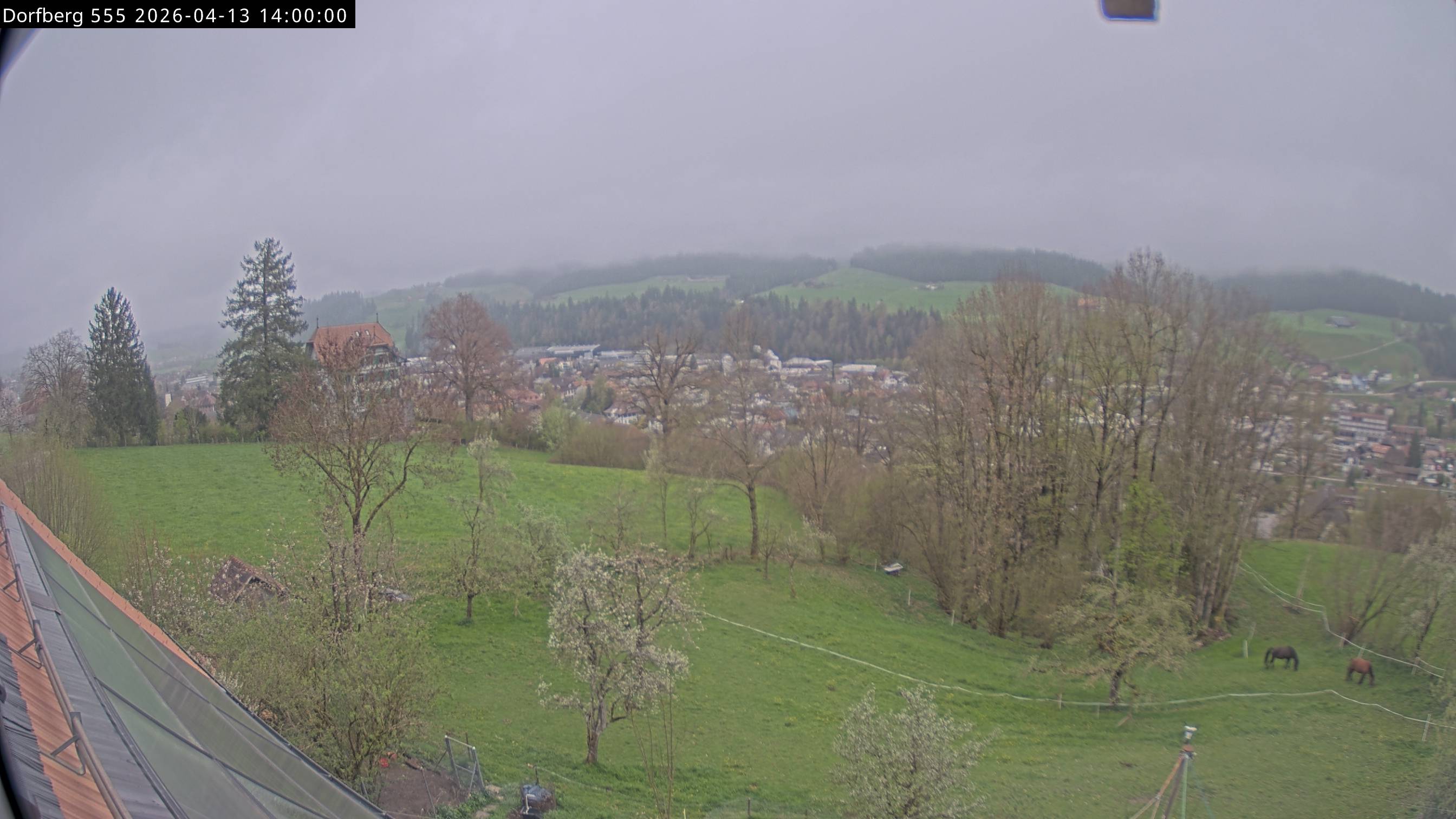 Webcam-Bild: Aussicht vom Dorfberg in Langnau 20260413-140000
