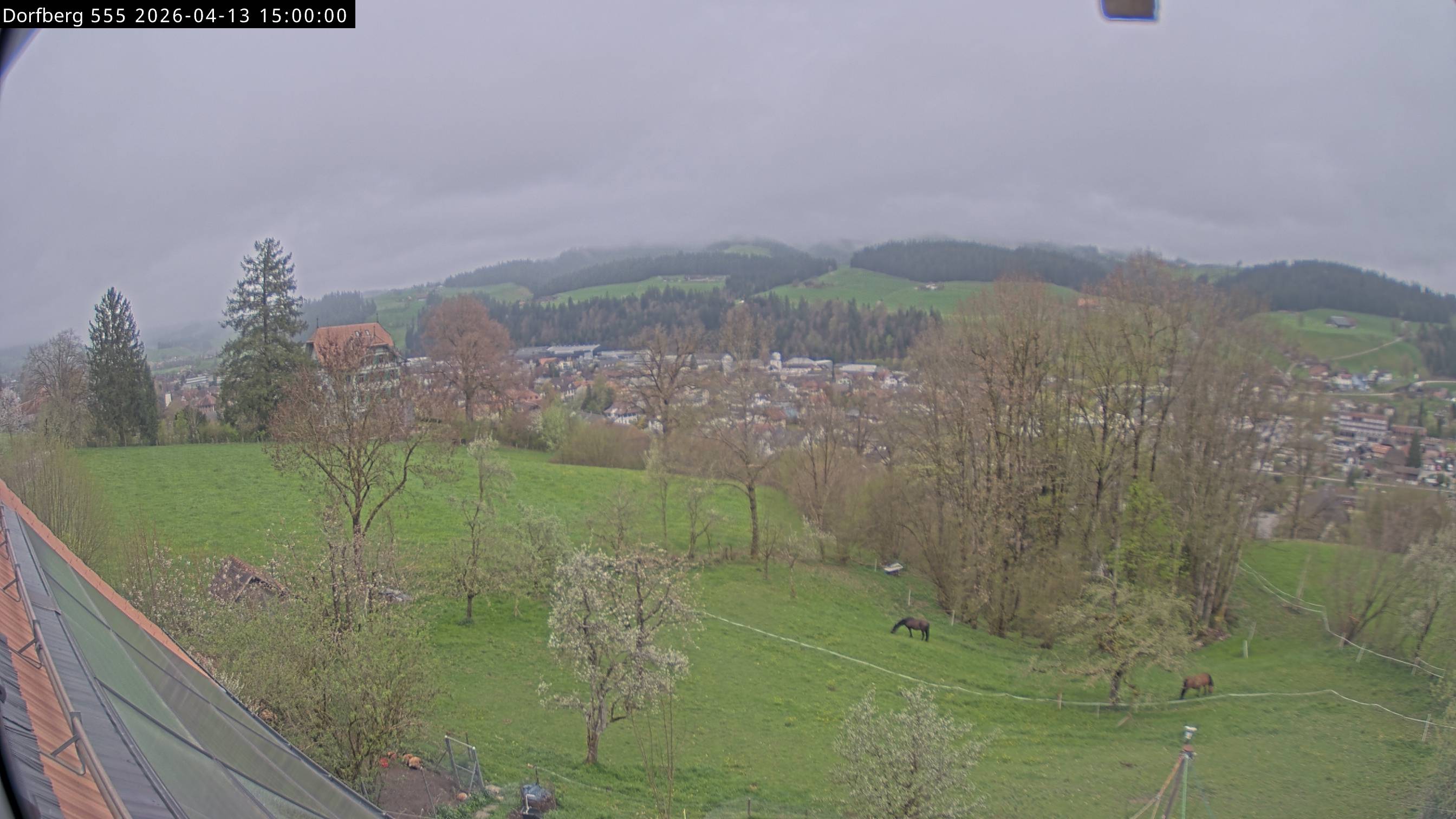 Webcam-Bild: Aussicht vom Dorfberg in Langnau 20260413-150000