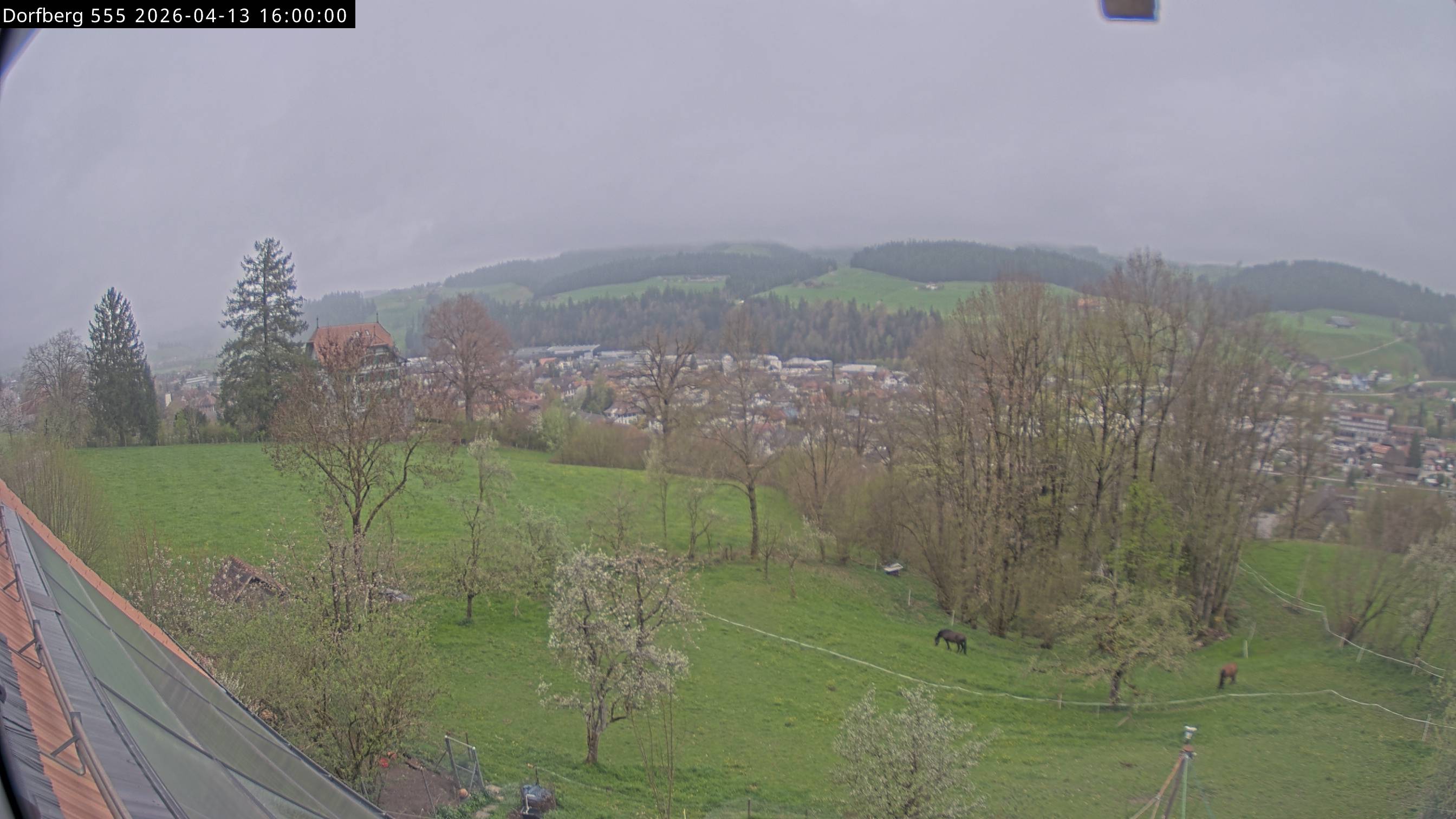 Webcam-Bild: Aussicht vom Dorfberg in Langnau 20260413-160000