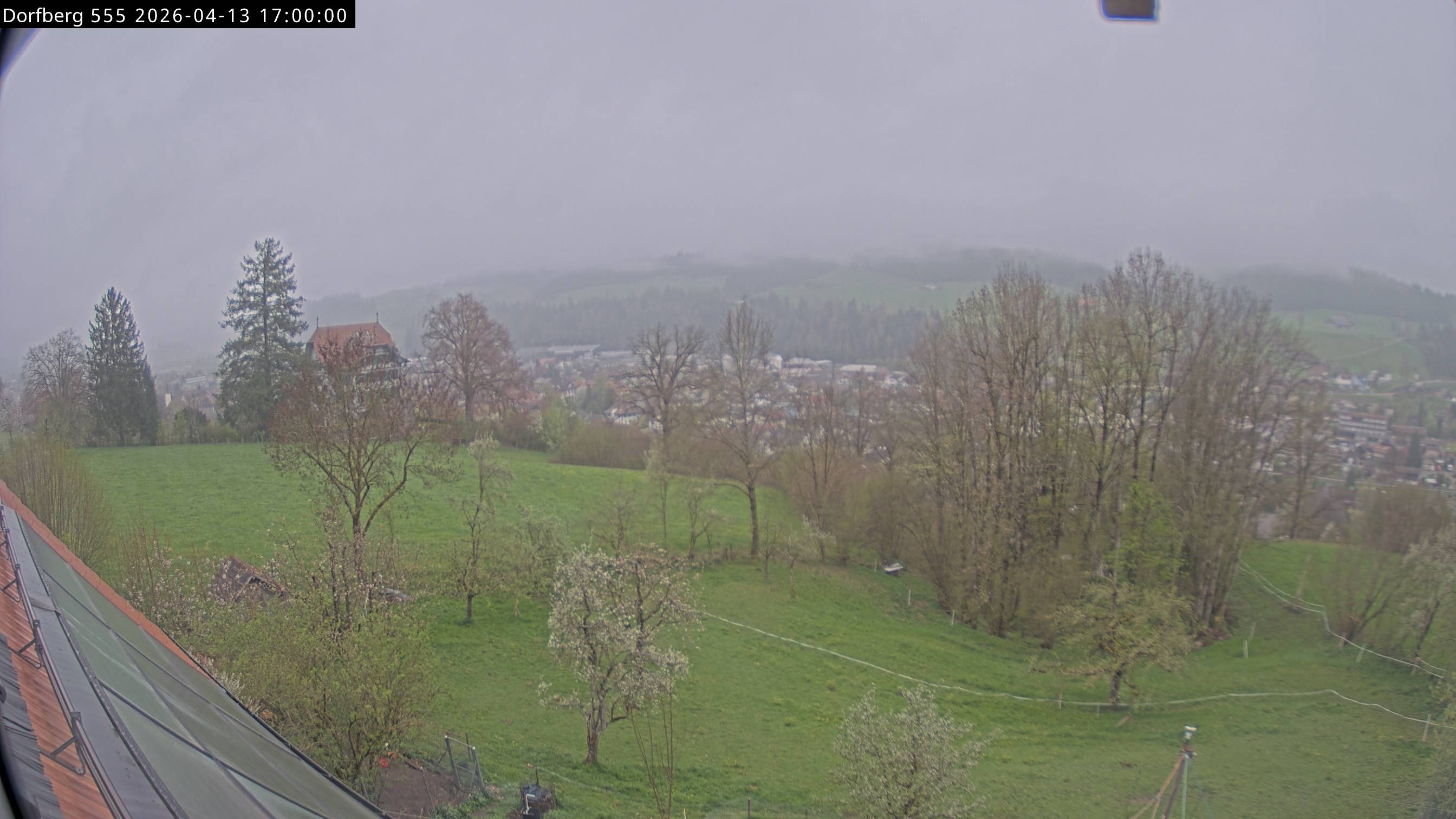 Webcam-Bild: Aussicht vom Dorfberg in Langnau 20260413-170000