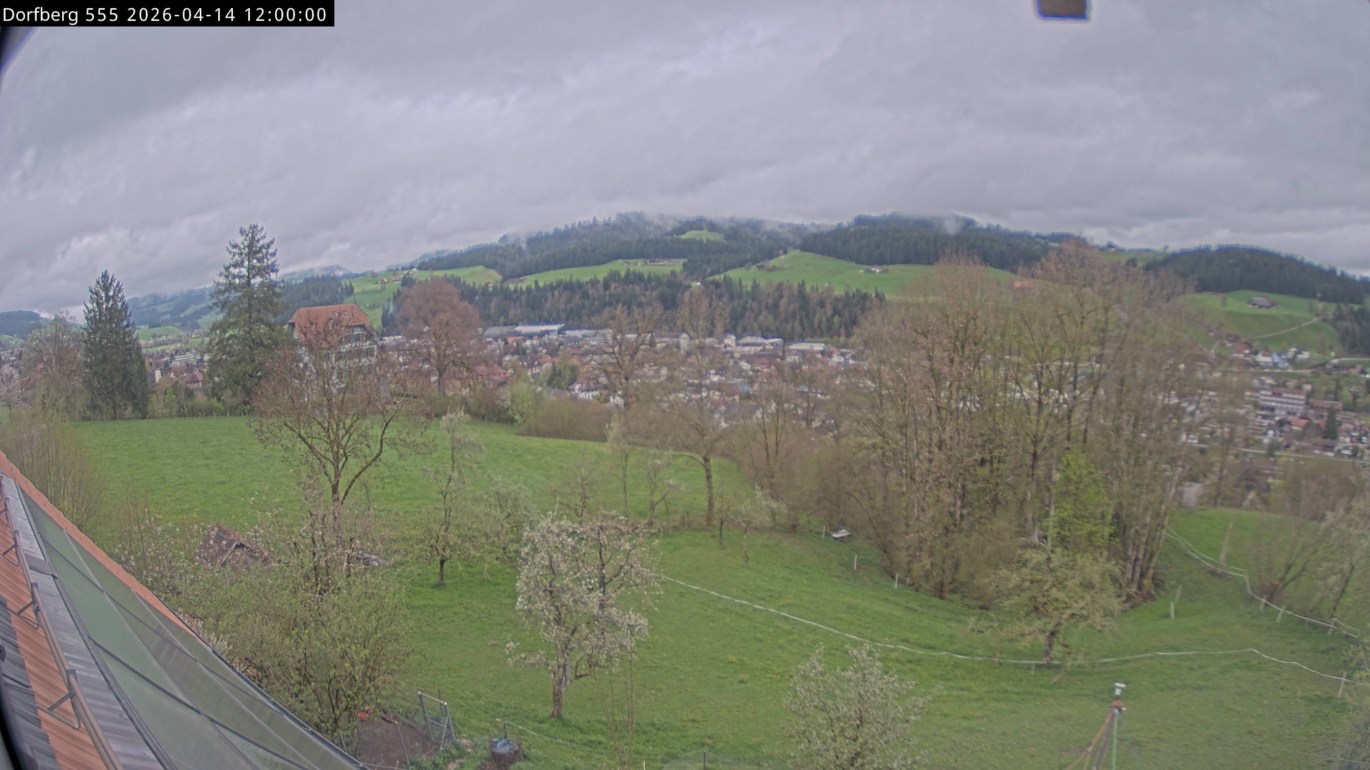 Webcam-Bild: Aussicht vom Dorfberg in Langnau 20260414-120000