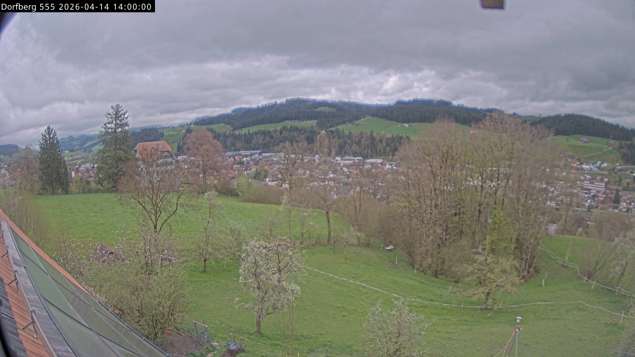 Webcam-Bild: Aussicht vom Dorfberg in Langnau 20260414-140000