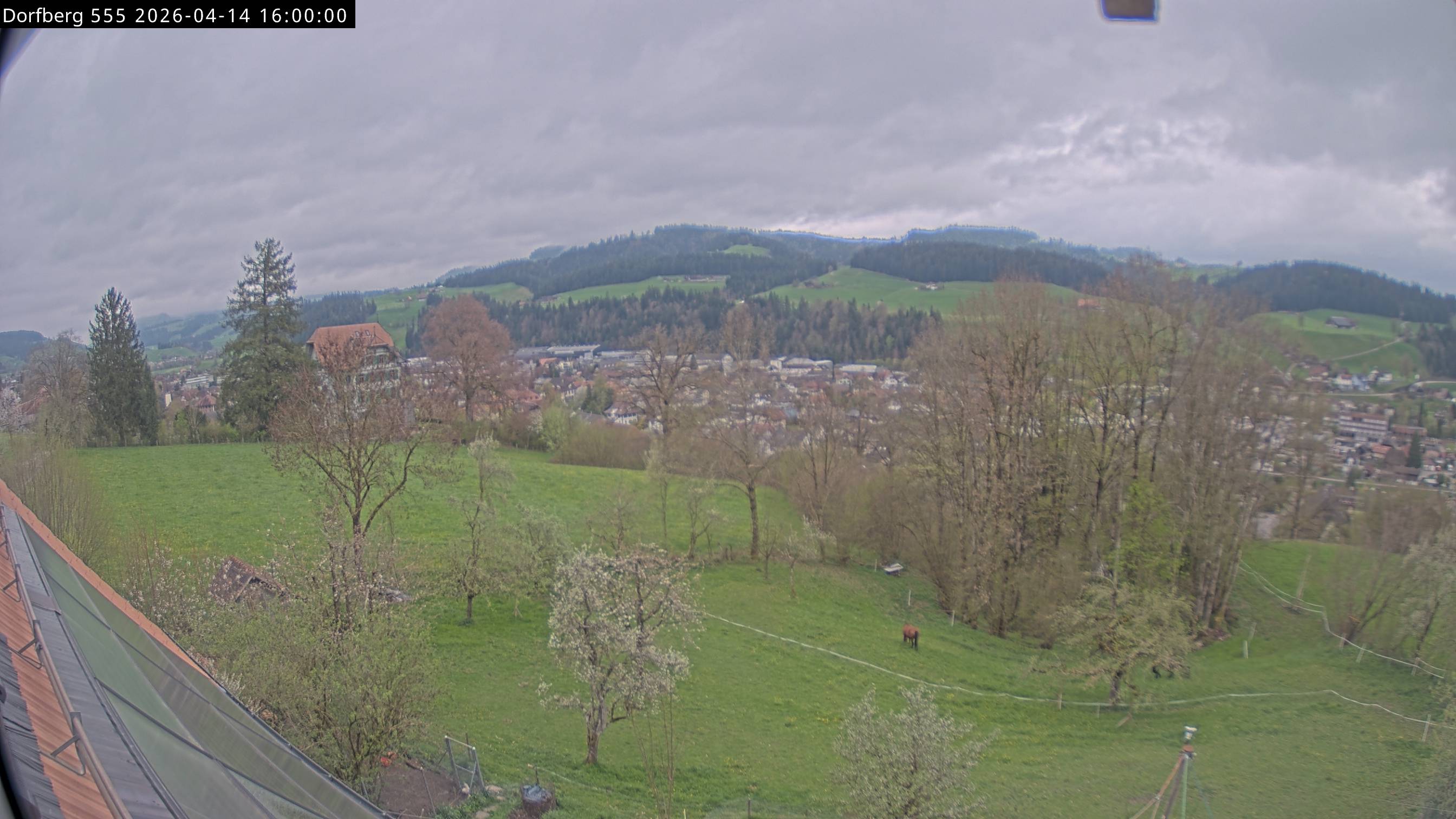 Webcam-Bild: Aussicht vom Dorfberg in Langnau 20260414-160000