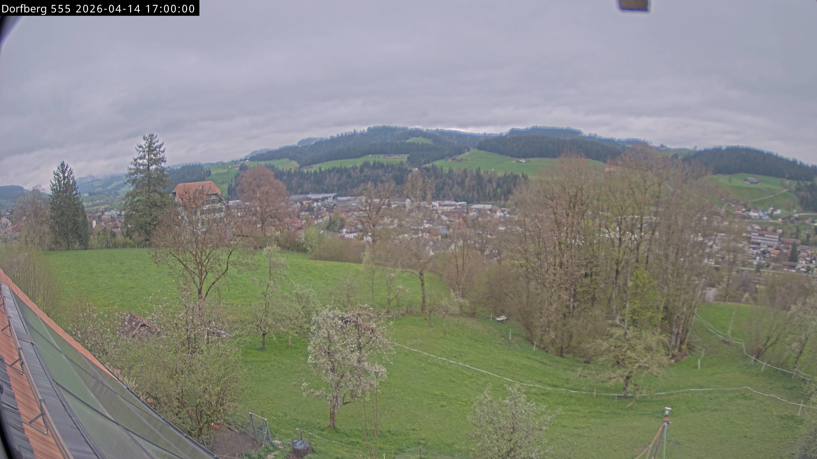 Webcam-Bild: Aussicht vom Dorfberg in Langnau 20260414-170000