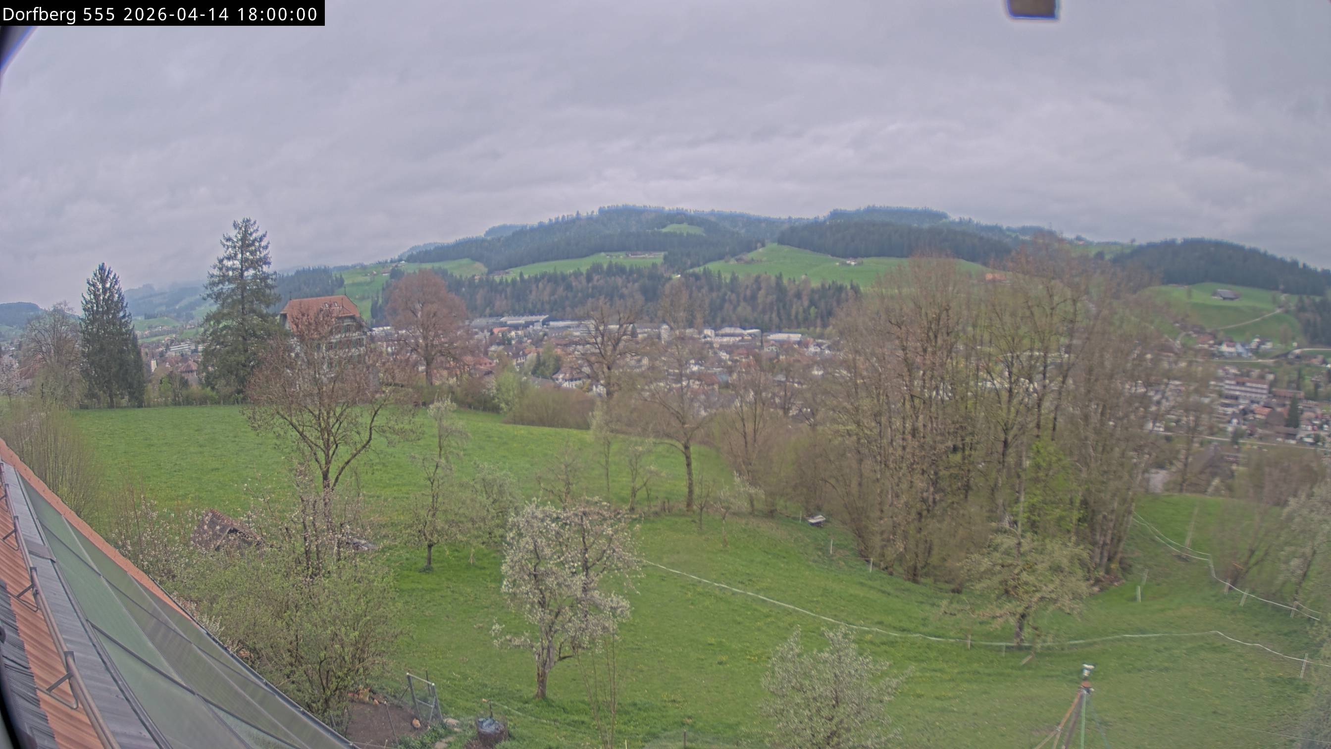 Webcam-Bild: Aussicht vom Dorfberg in Langnau 20260414-180000