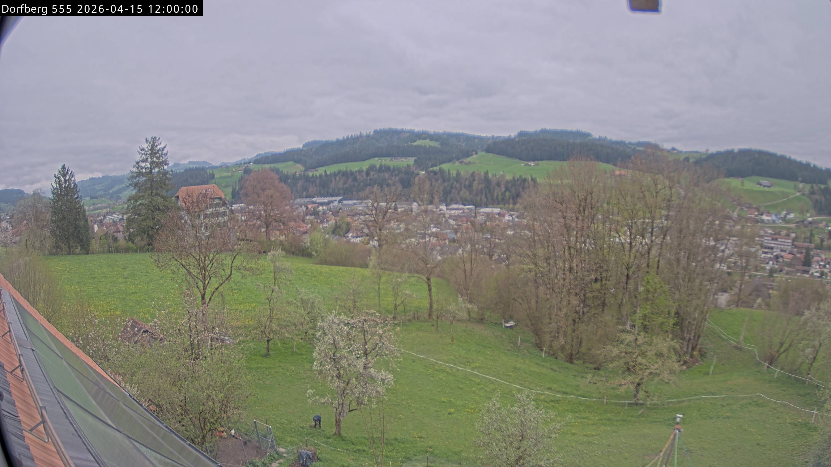 Webcam-Bild: Aussicht vom Dorfberg in Langnau 20260415-120000