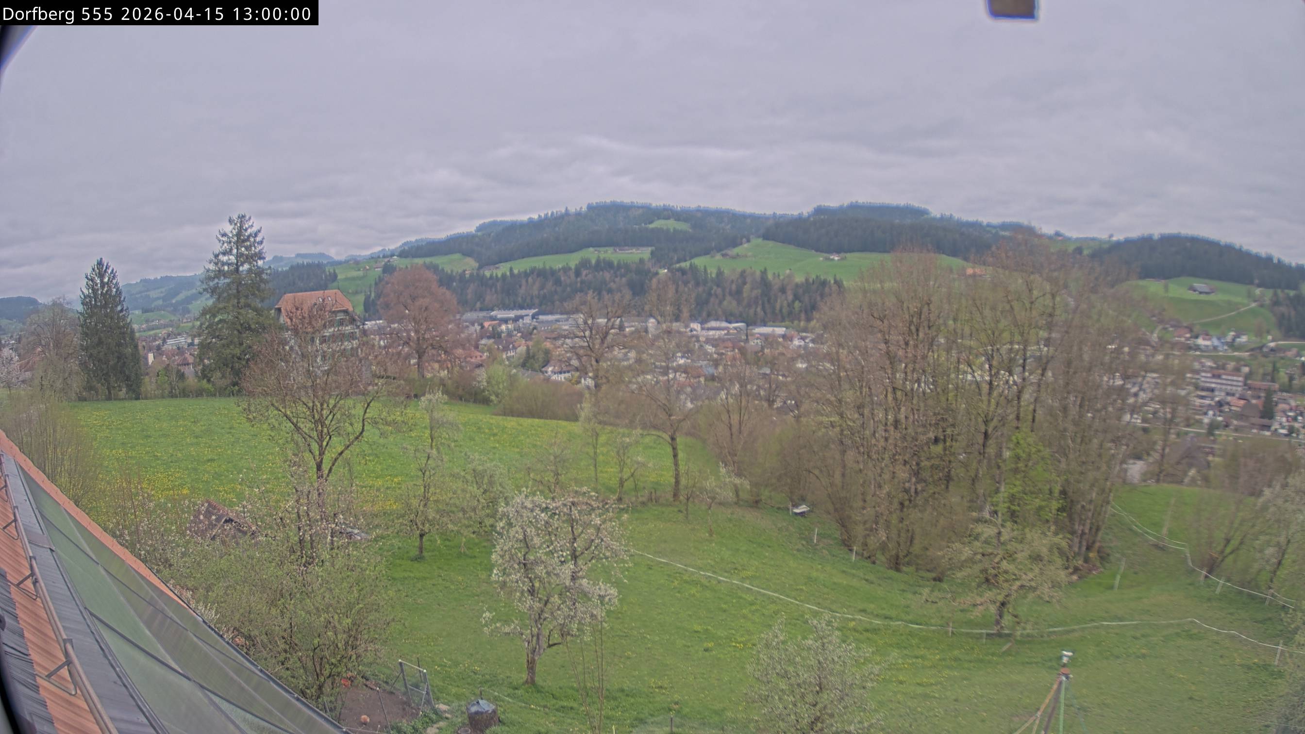 Webcam-Bild: Aussicht vom Dorfberg in Langnau 20260415-130000