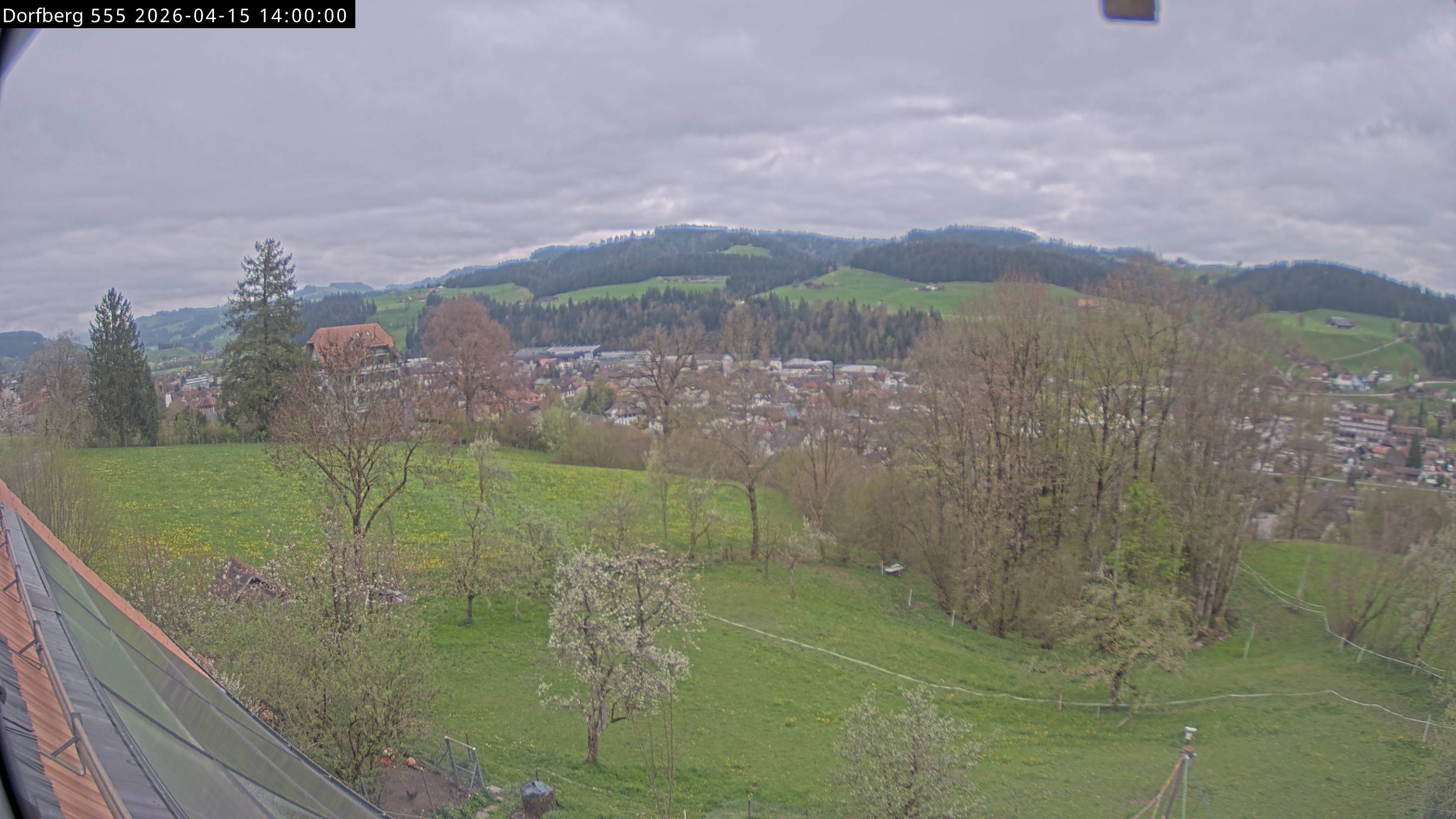 Webcam-Bild: Aussicht vom Dorfberg in Langnau 20260415-140000