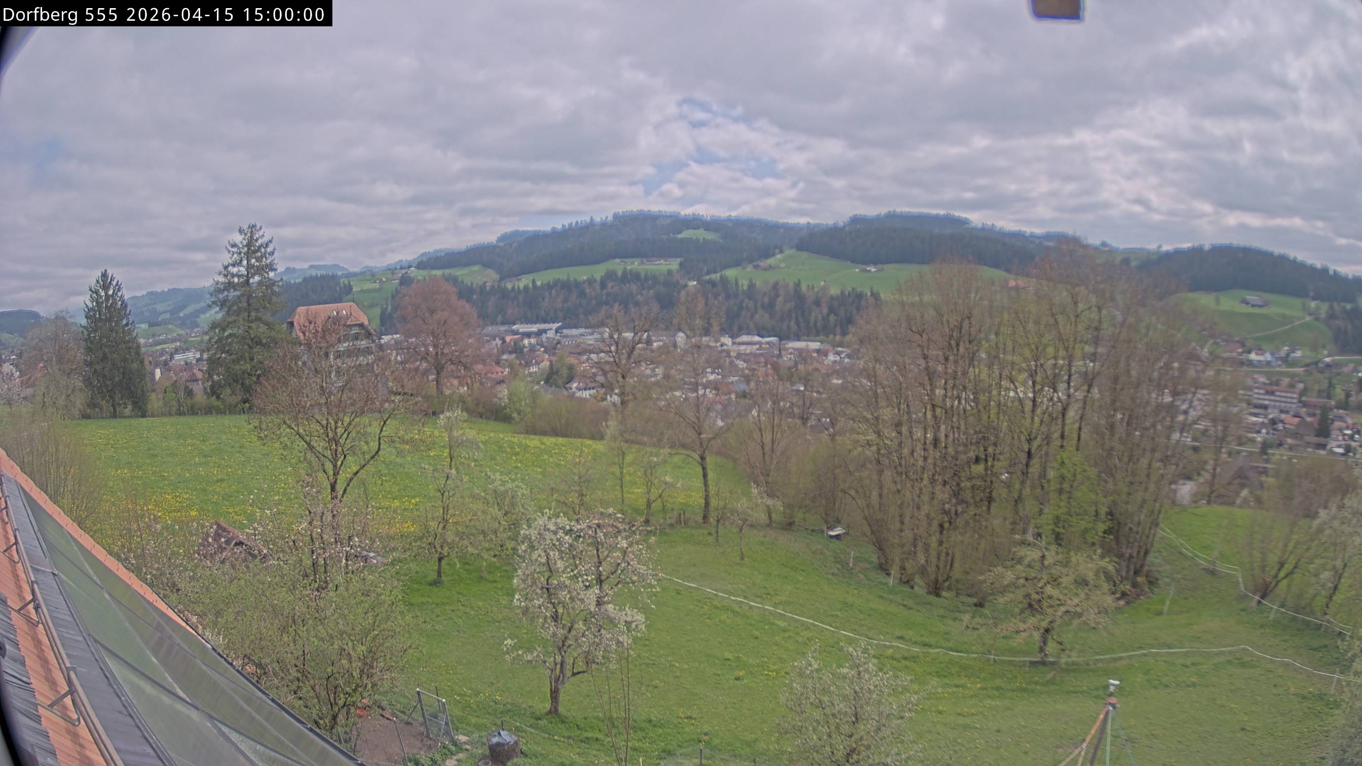 Webcam-Bild: Aussicht vom Dorfberg in Langnau 20260415-150000