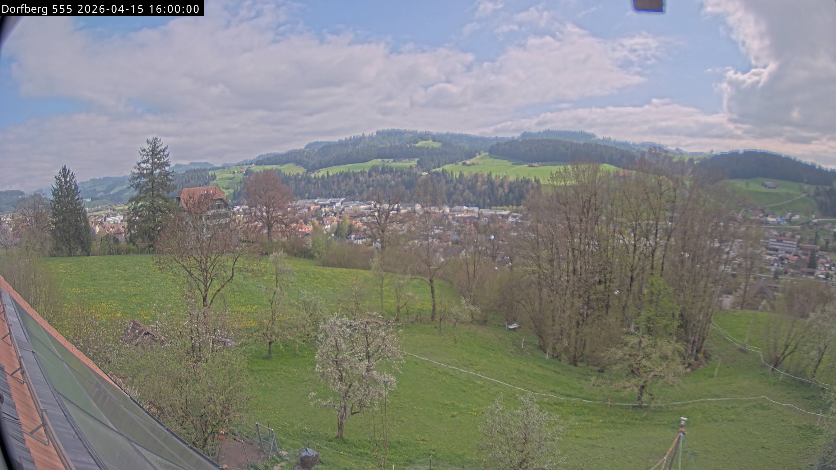 Webcam-Bild: Aussicht vom Dorfberg in Langnau 20260415-160000