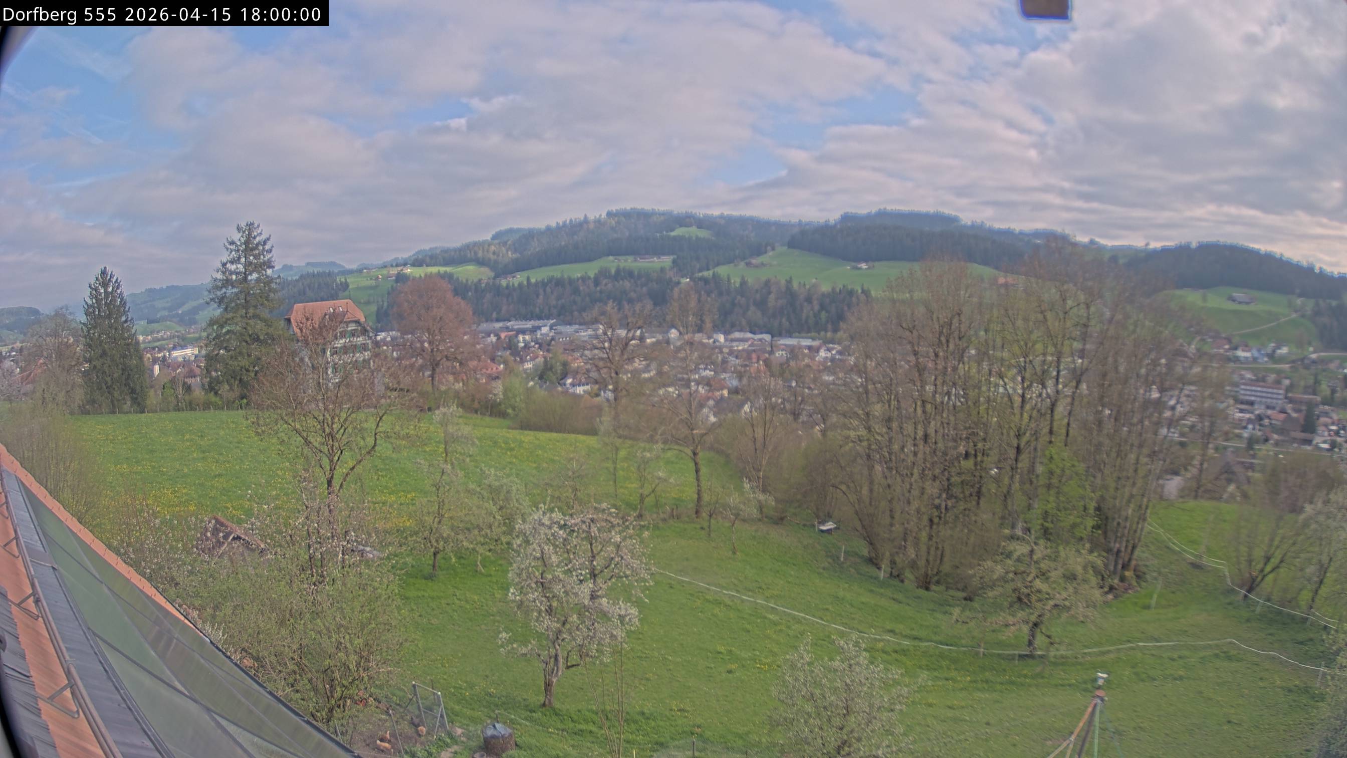 Webcam-Bild: Aussicht vom Dorfberg in Langnau 20260415-180000
