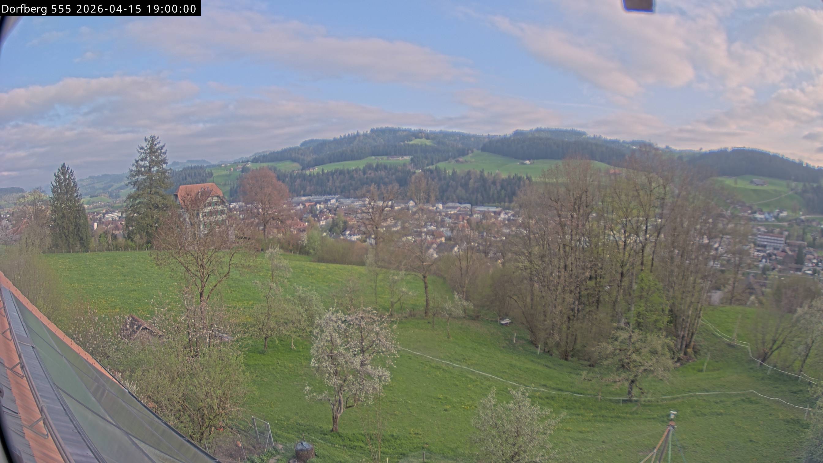 Webcam-Bild: Aussicht vom Dorfberg in Langnau 20260415-190000
