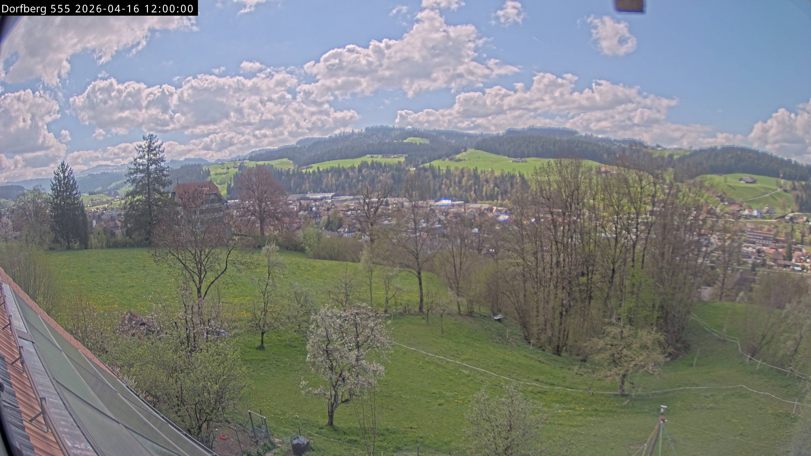 Webcam-Bild: Aussicht vom Dorfberg in Langnau 20260416-120000