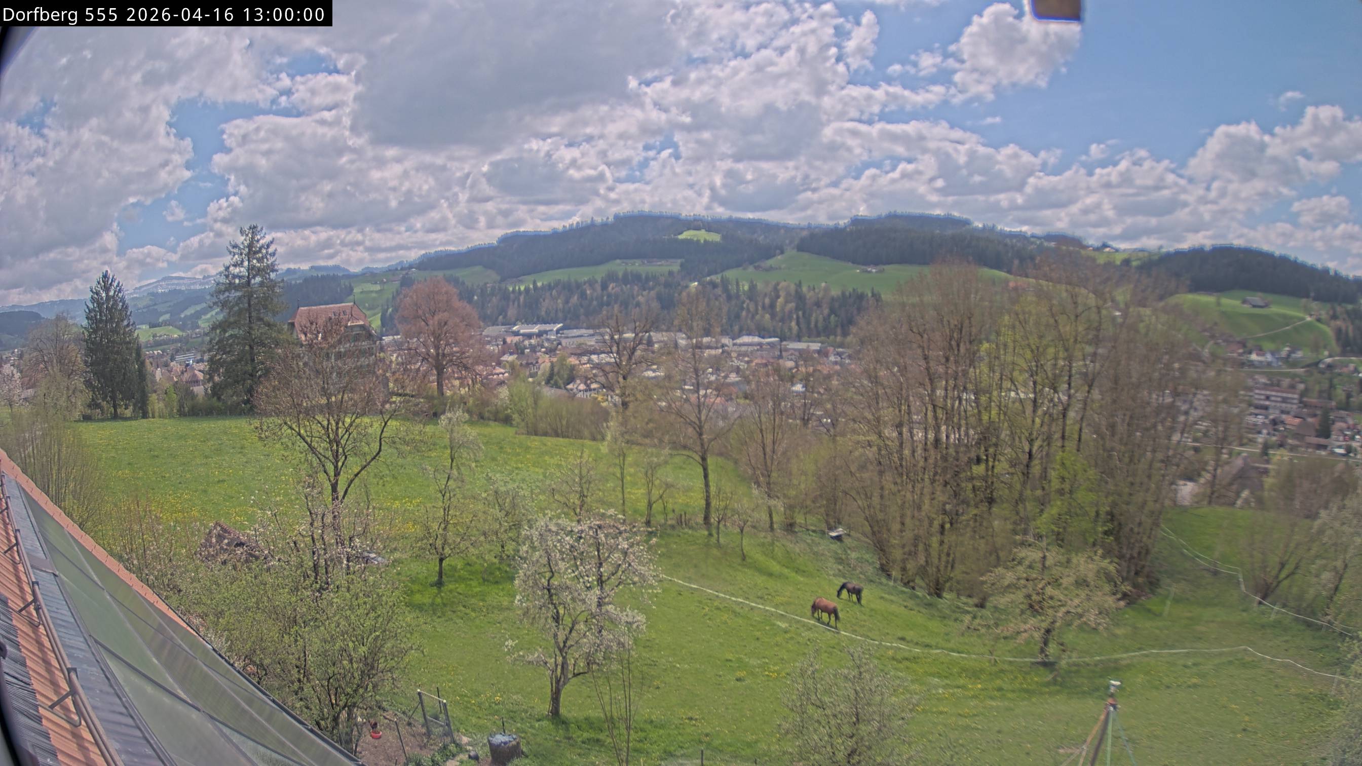 Webcam-Bild: Aussicht vom Dorfberg in Langnau 20260416-130000