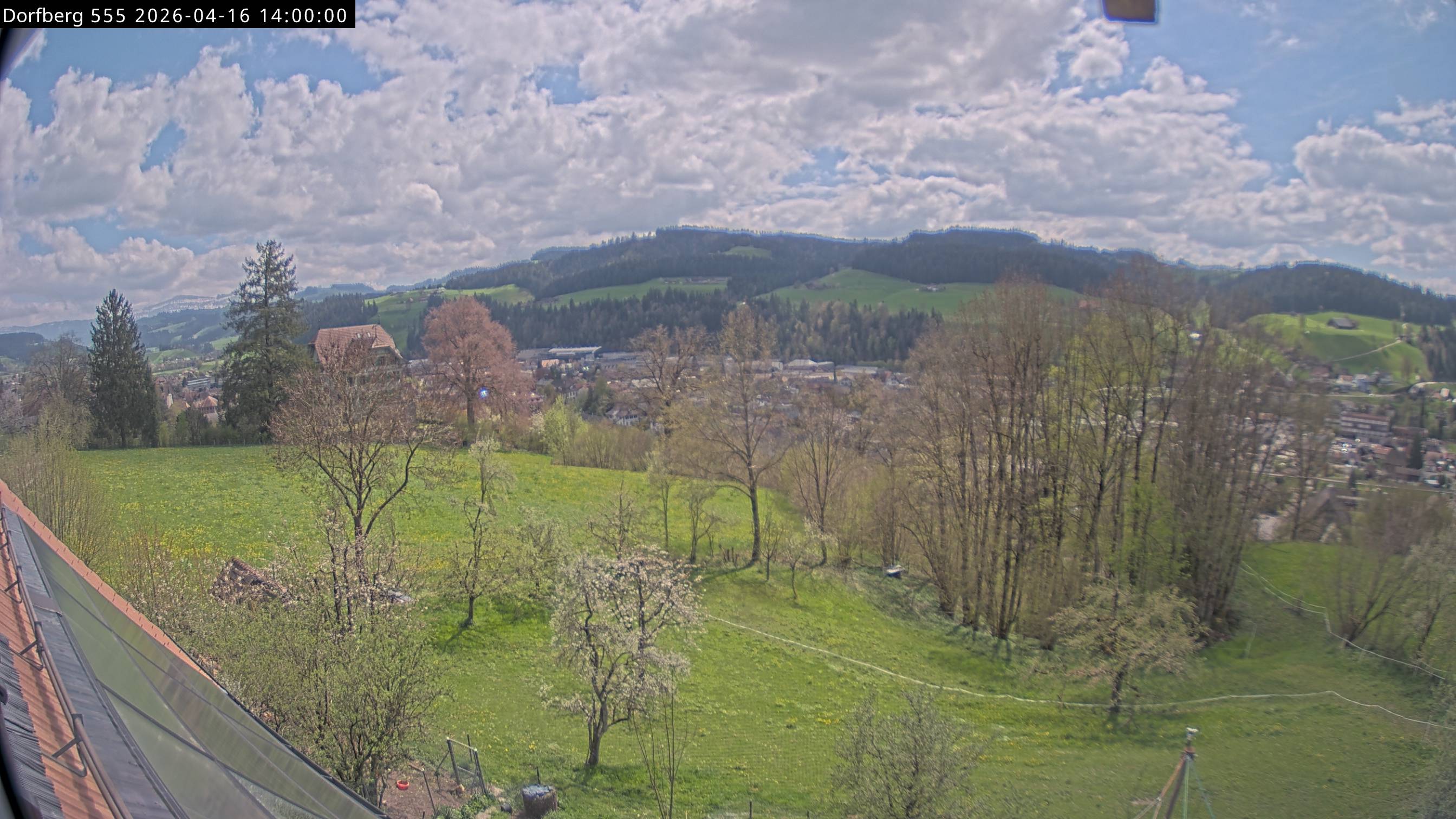 Webcam-Bild: Aussicht vom Dorfberg in Langnau 20260416-140000