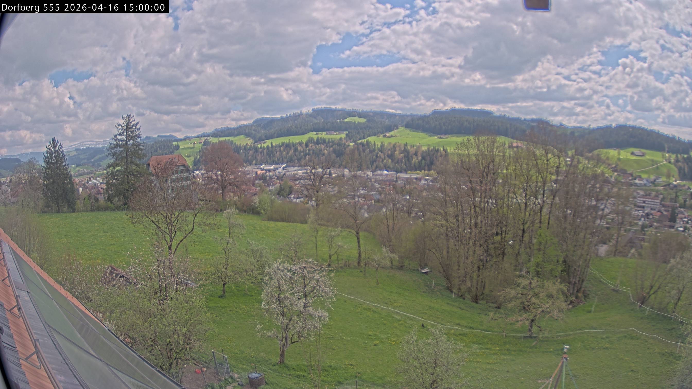 Webcam-Bild: Aussicht vom Dorfberg in Langnau 20260416-150000