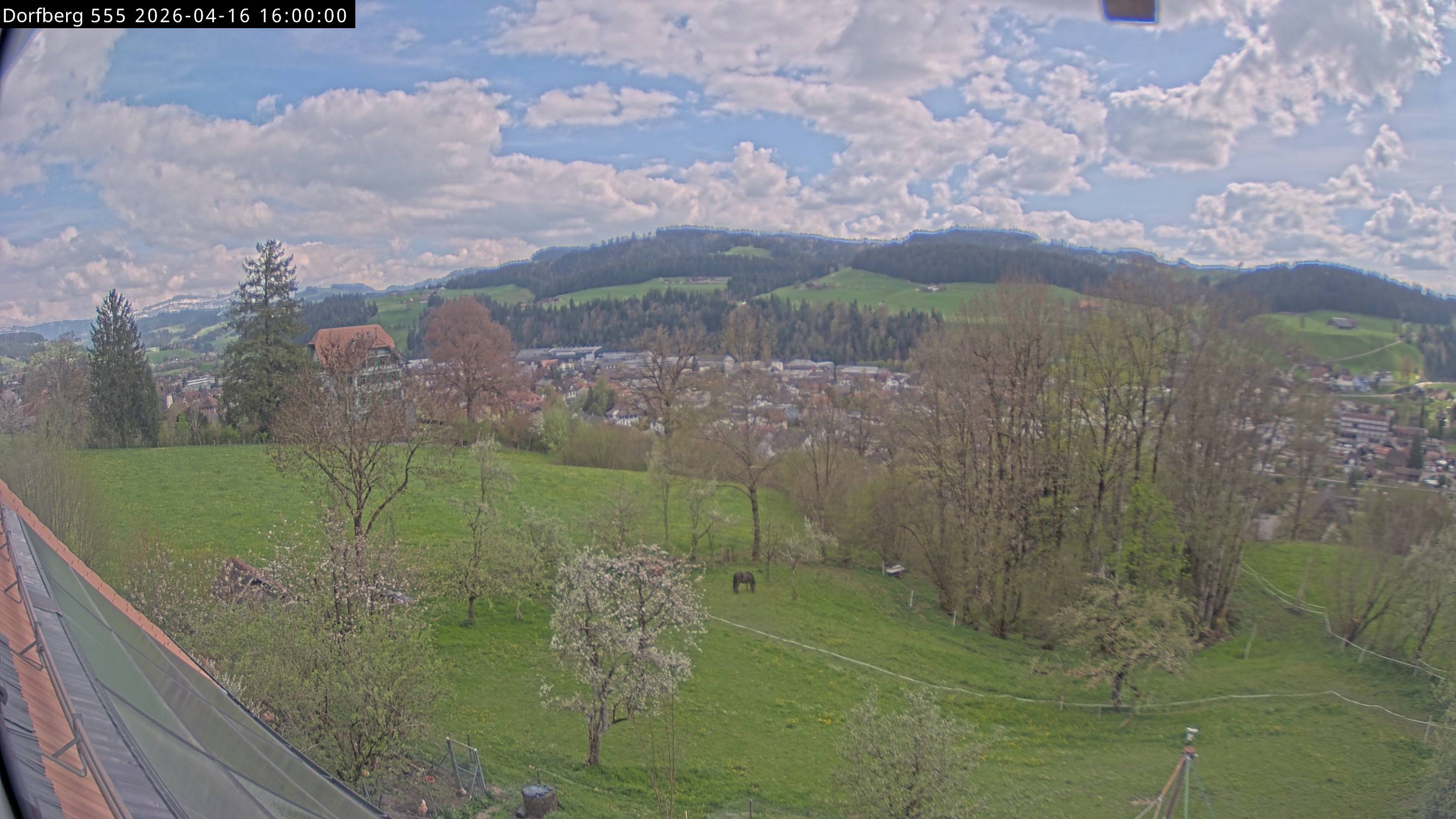 Webcam-Bild: Aussicht vom Dorfberg in Langnau 20260416-160000