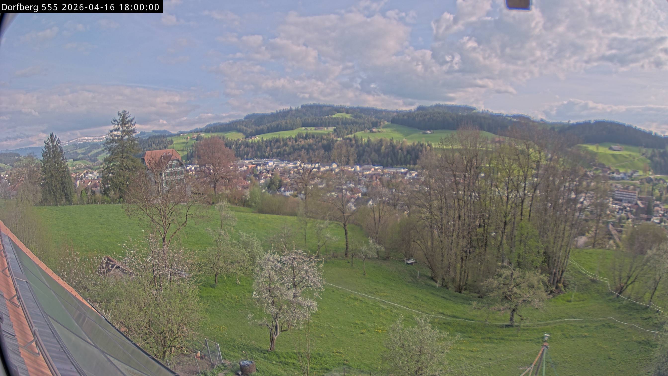 Webcam-Bild: Aussicht vom Dorfberg in Langnau 20260416-180000