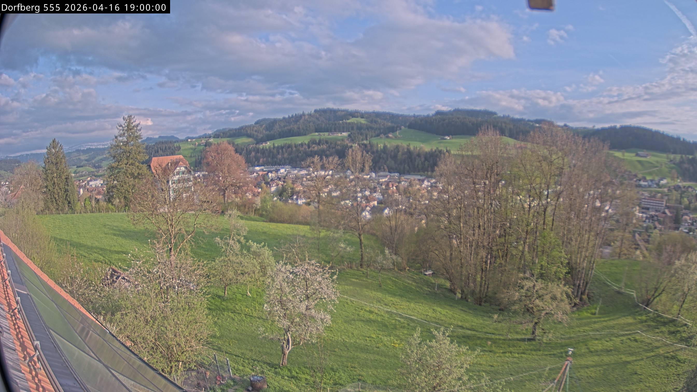 Webcam-Bild: Aussicht vom Dorfberg in Langnau 20260416-190000