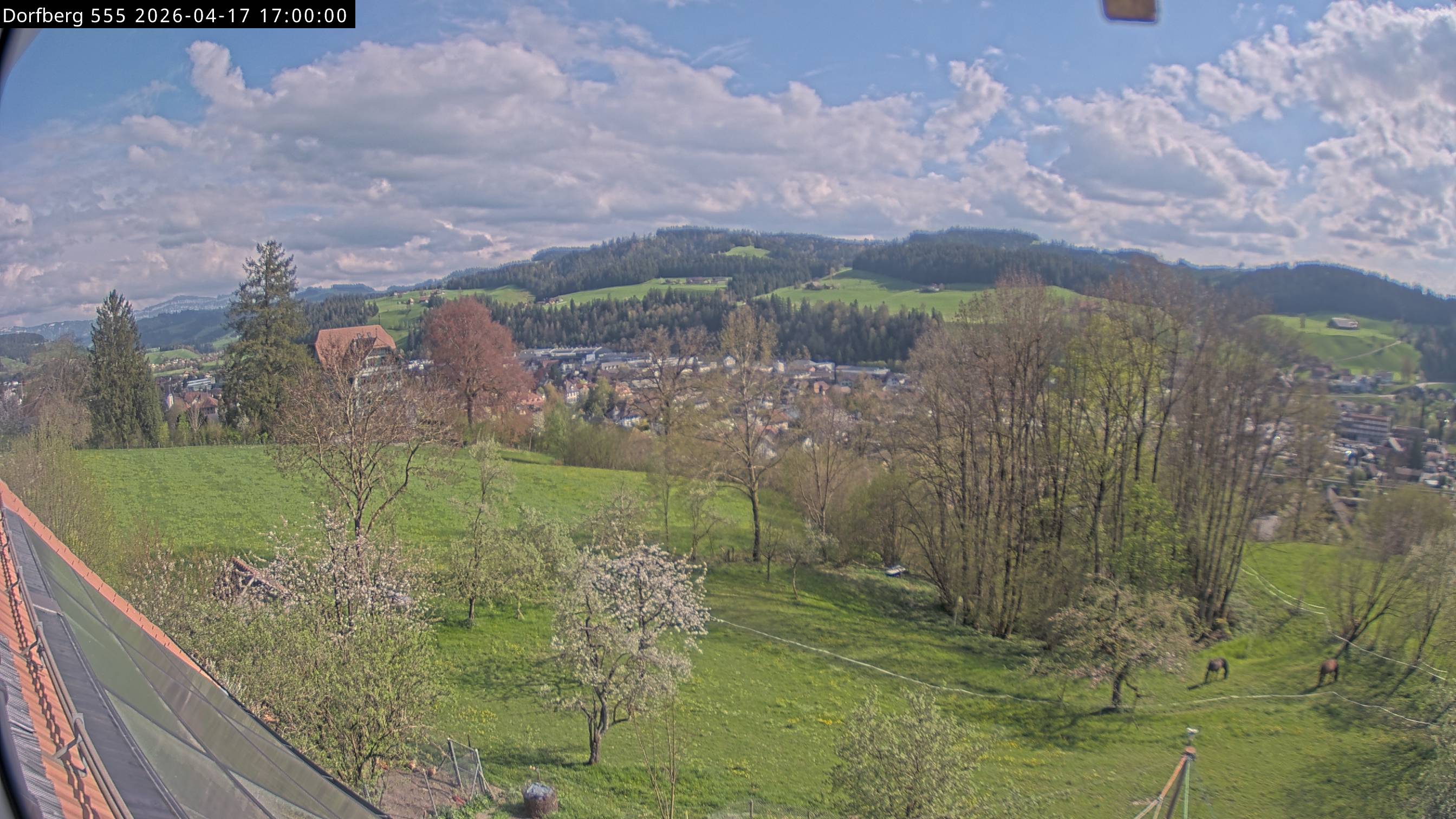 Webcam-Bild: Aussicht vom Dorfberg in Langnau 20260417-170000