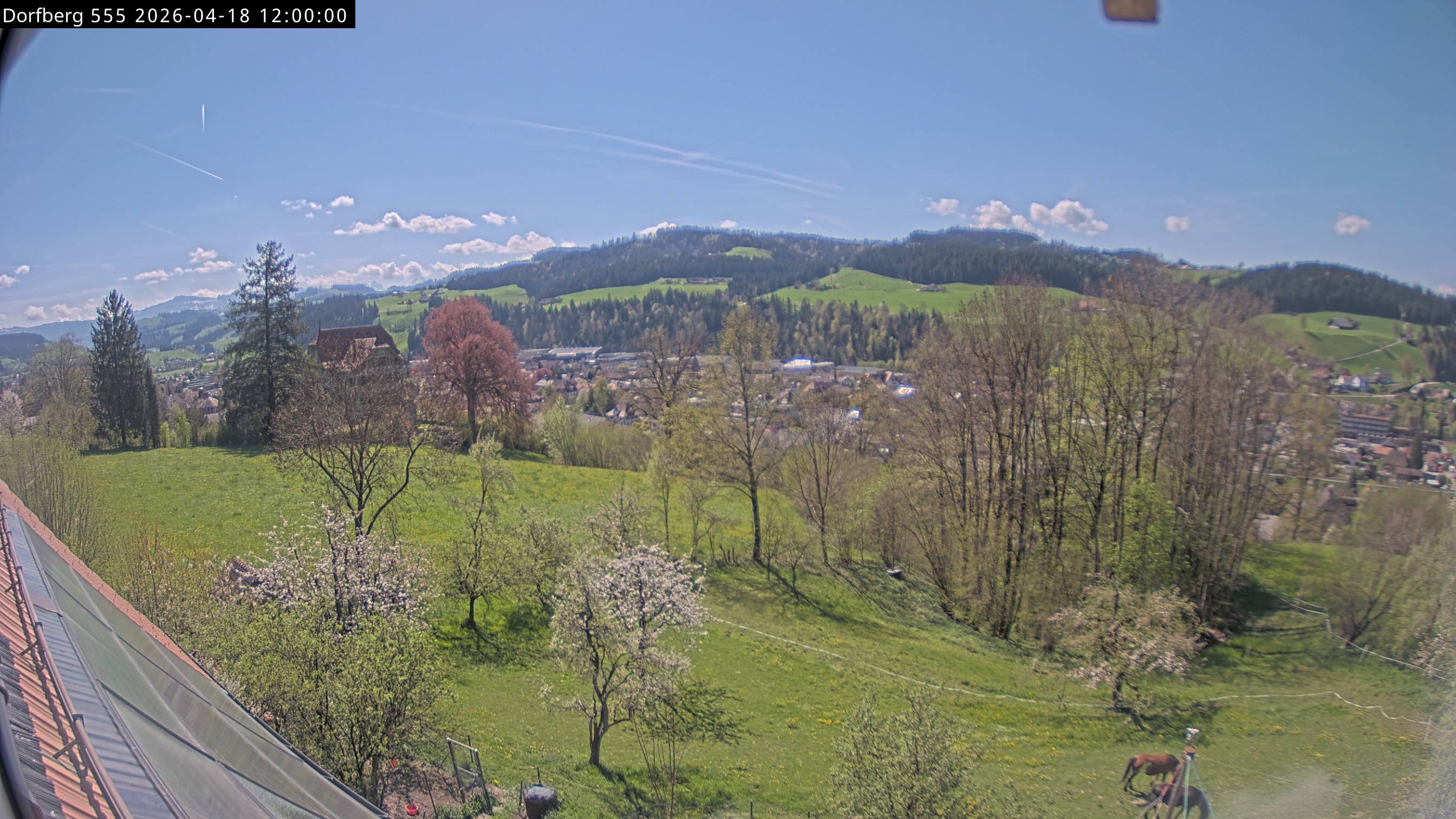 Webcam-Bild: Aussicht vom Dorfberg in Langnau 20260418-120000