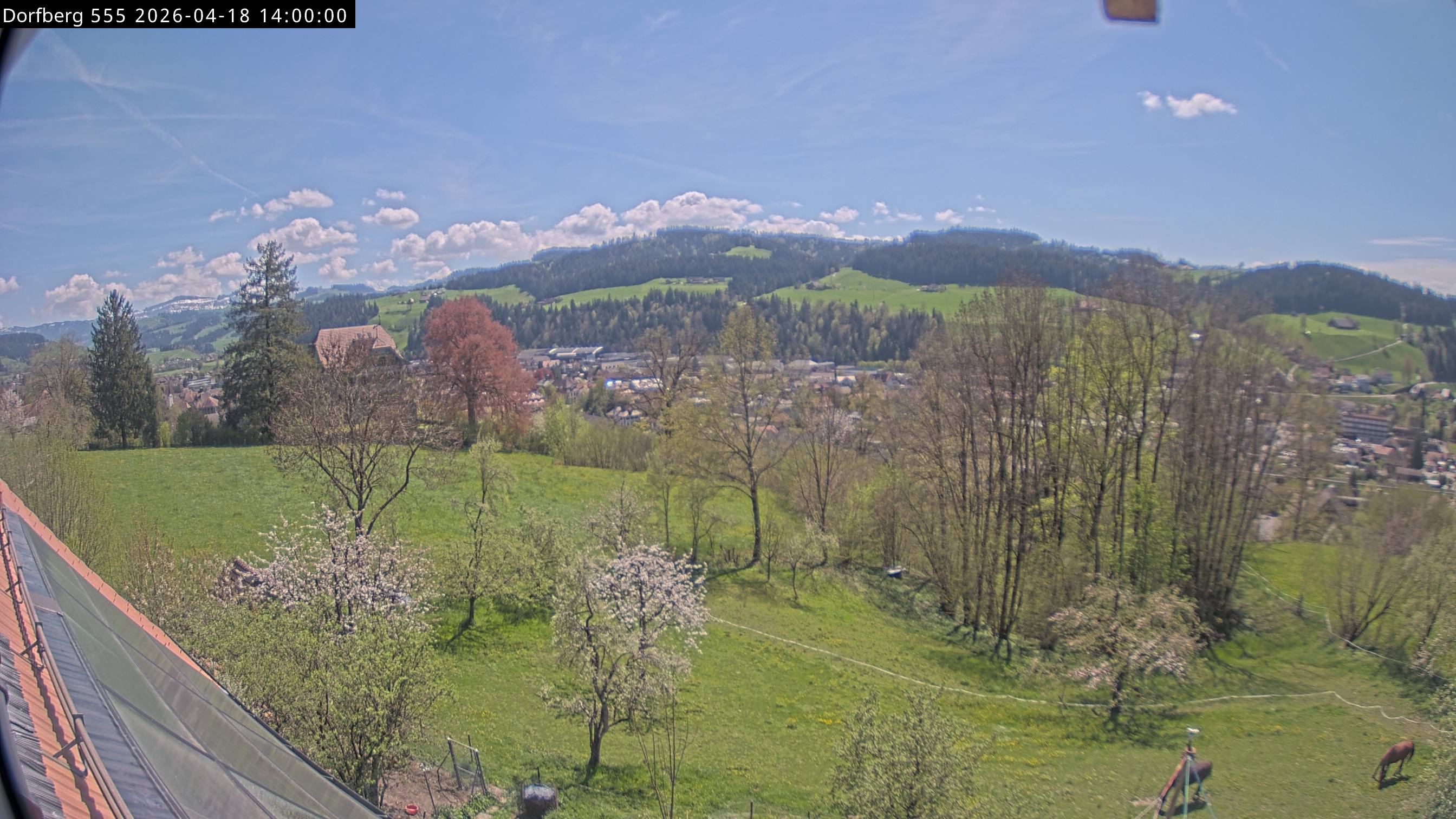 Webcam-Bild: Aussicht vom Dorfberg in Langnau 20260418-140000