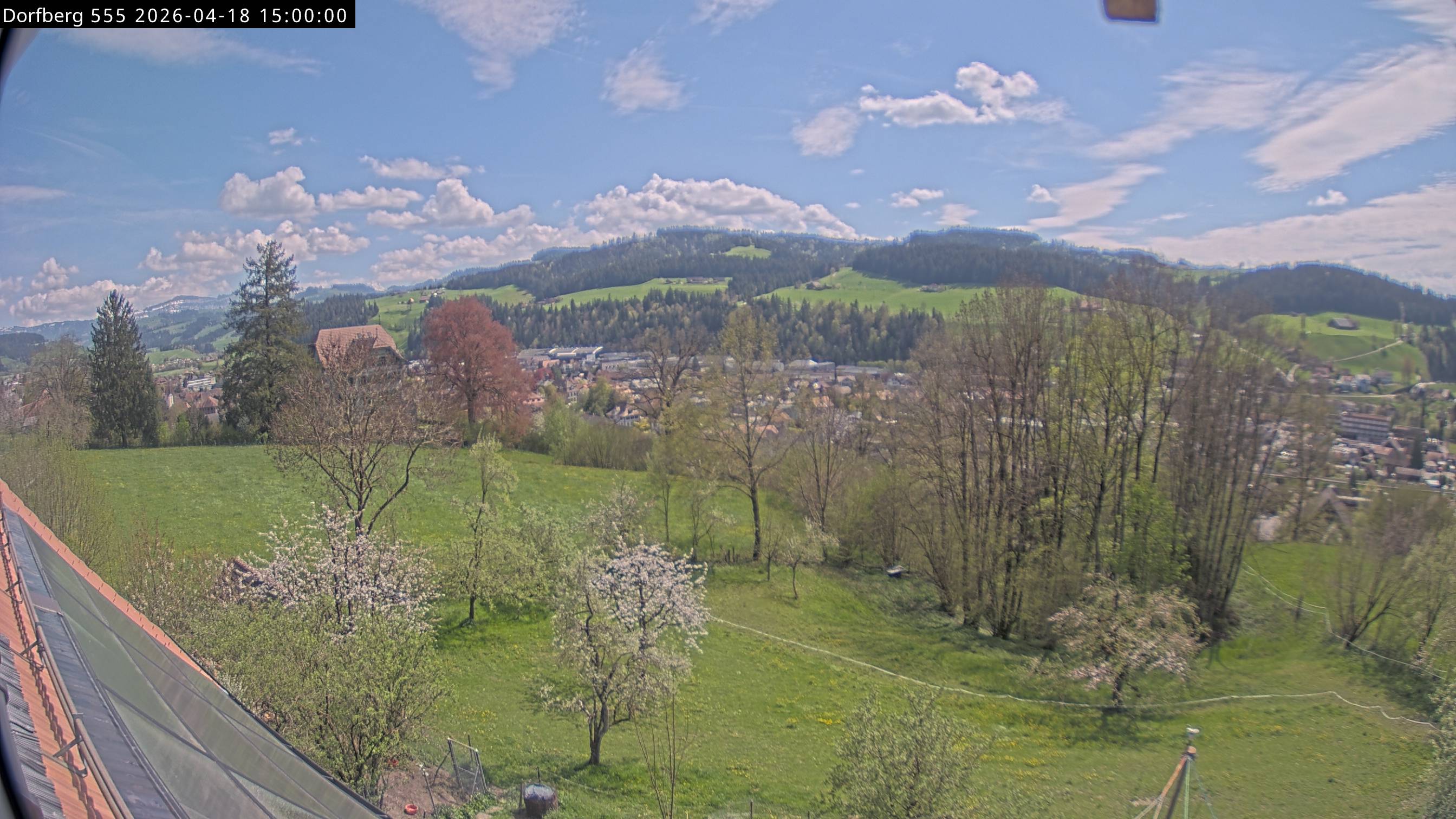 Webcam-Bild: Aussicht vom Dorfberg in Langnau 20260418-150000