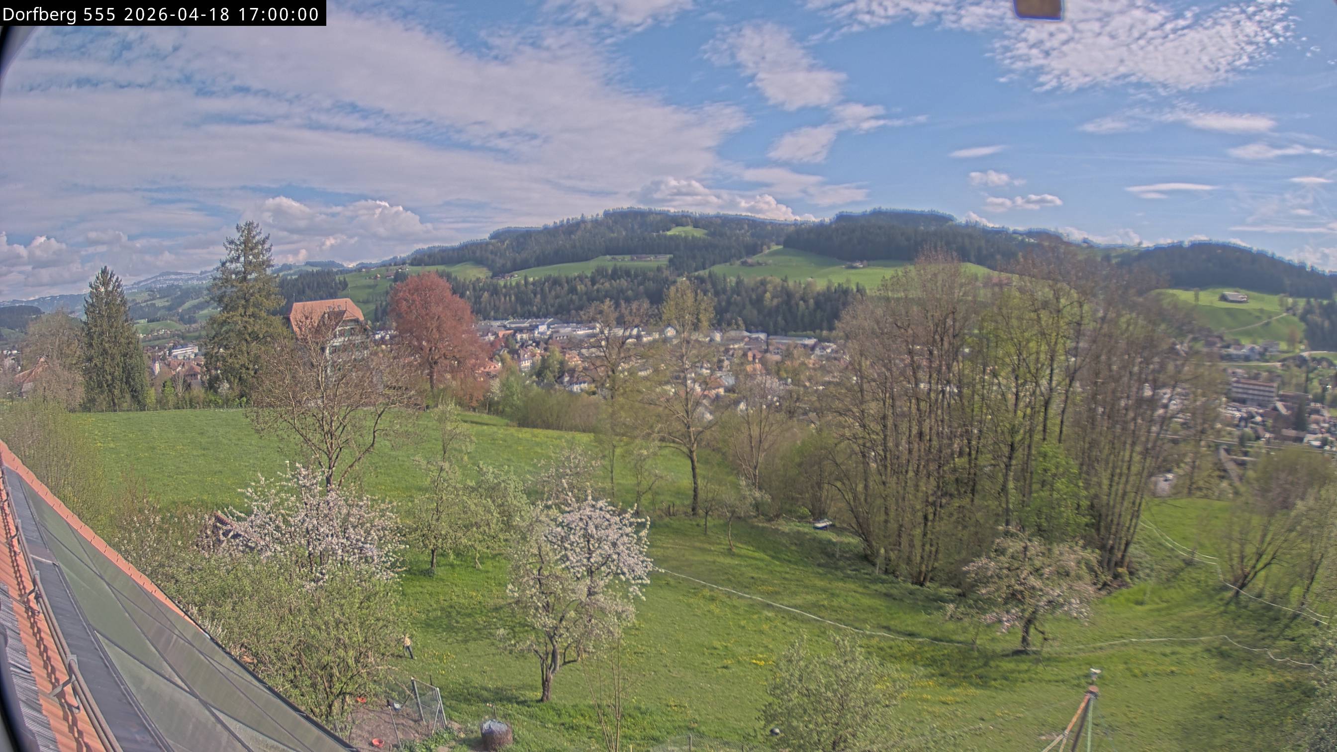 Webcam-Bild: Aussicht vom Dorfberg in Langnau 20260418-170000