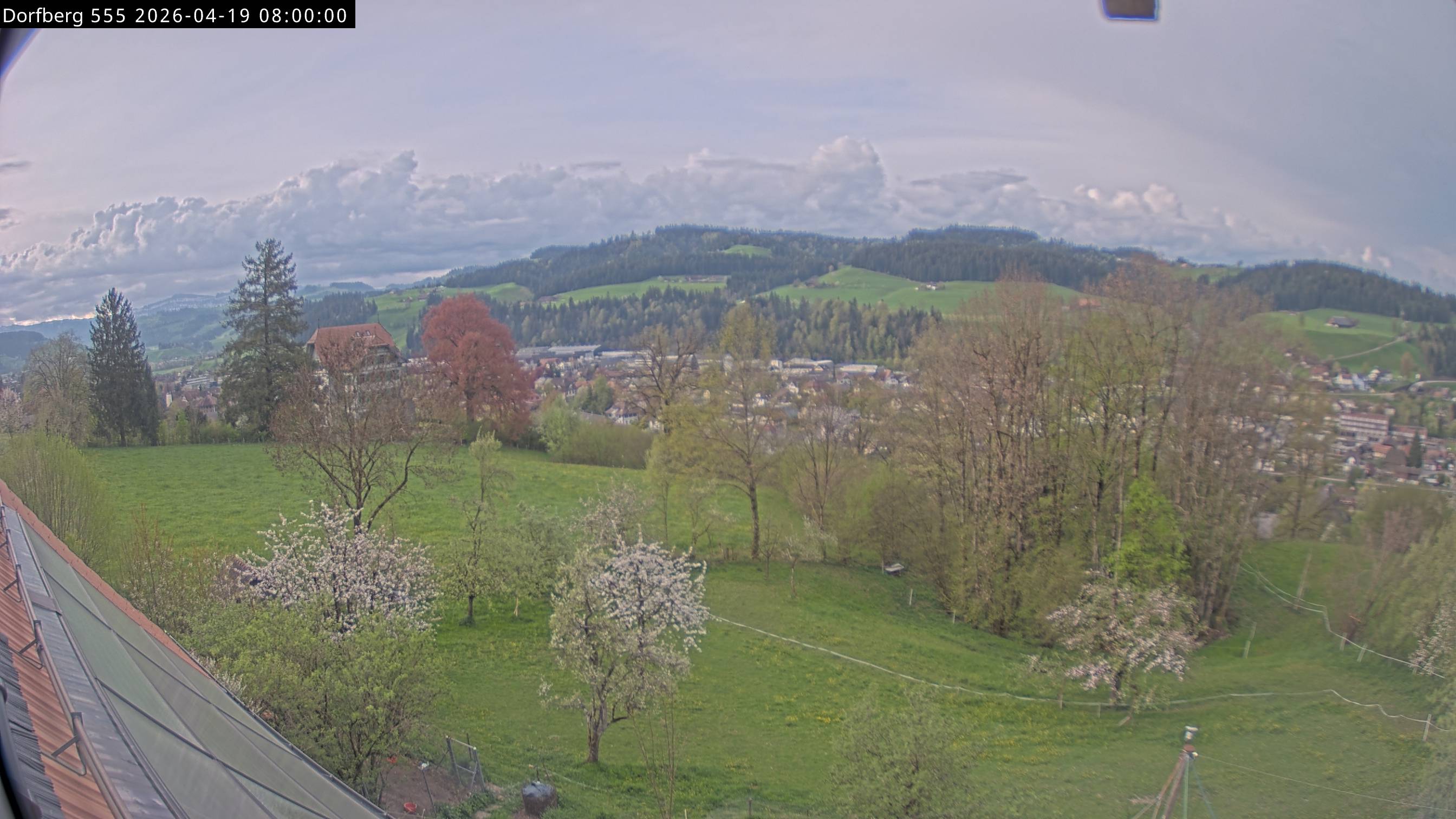 Webcam-Bild: Aussicht vom Dorfberg in Langnau 20260419-080000