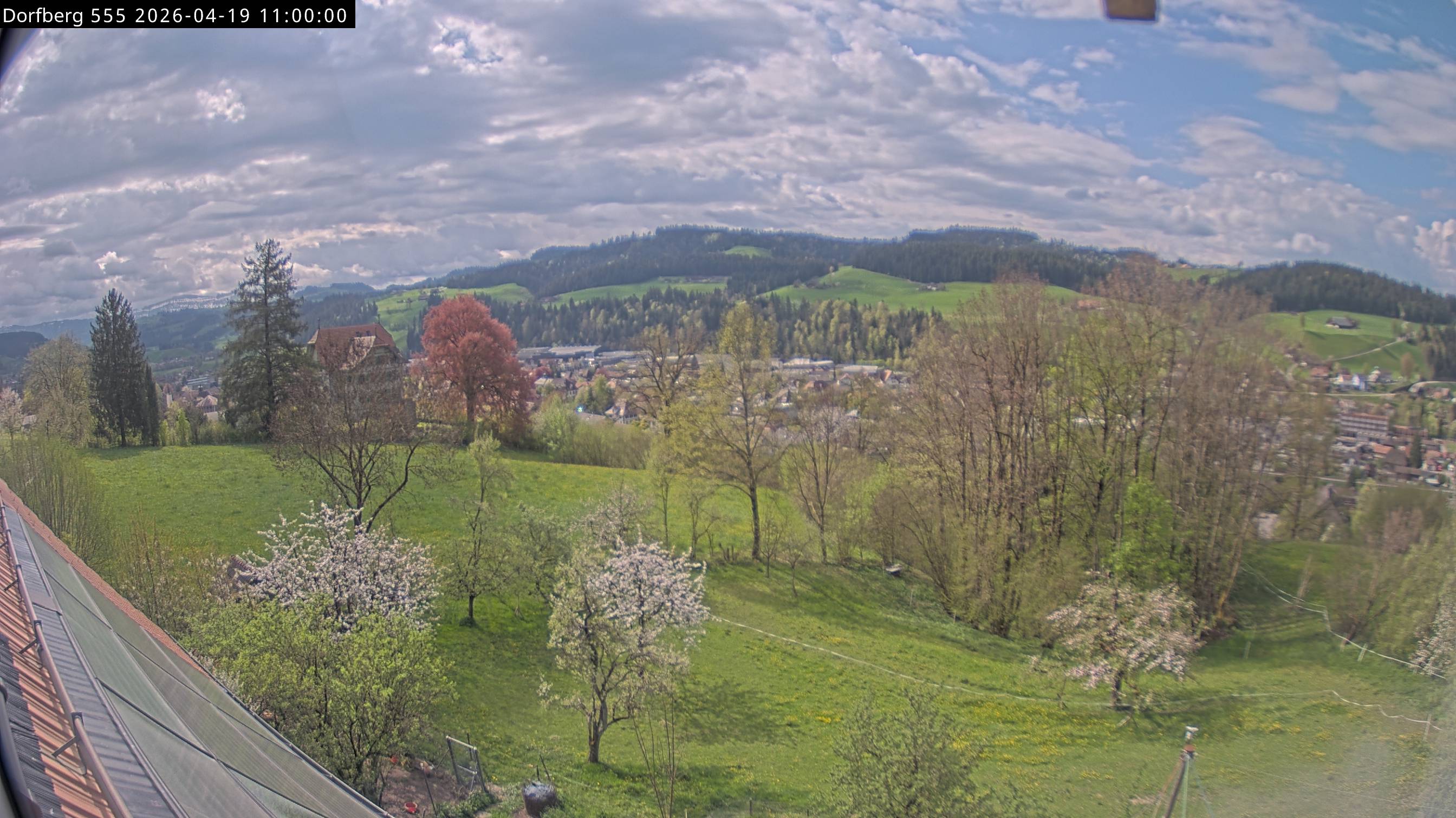 Webcam-Bild: Aussicht vom Dorfberg in Langnau 20260419-110000