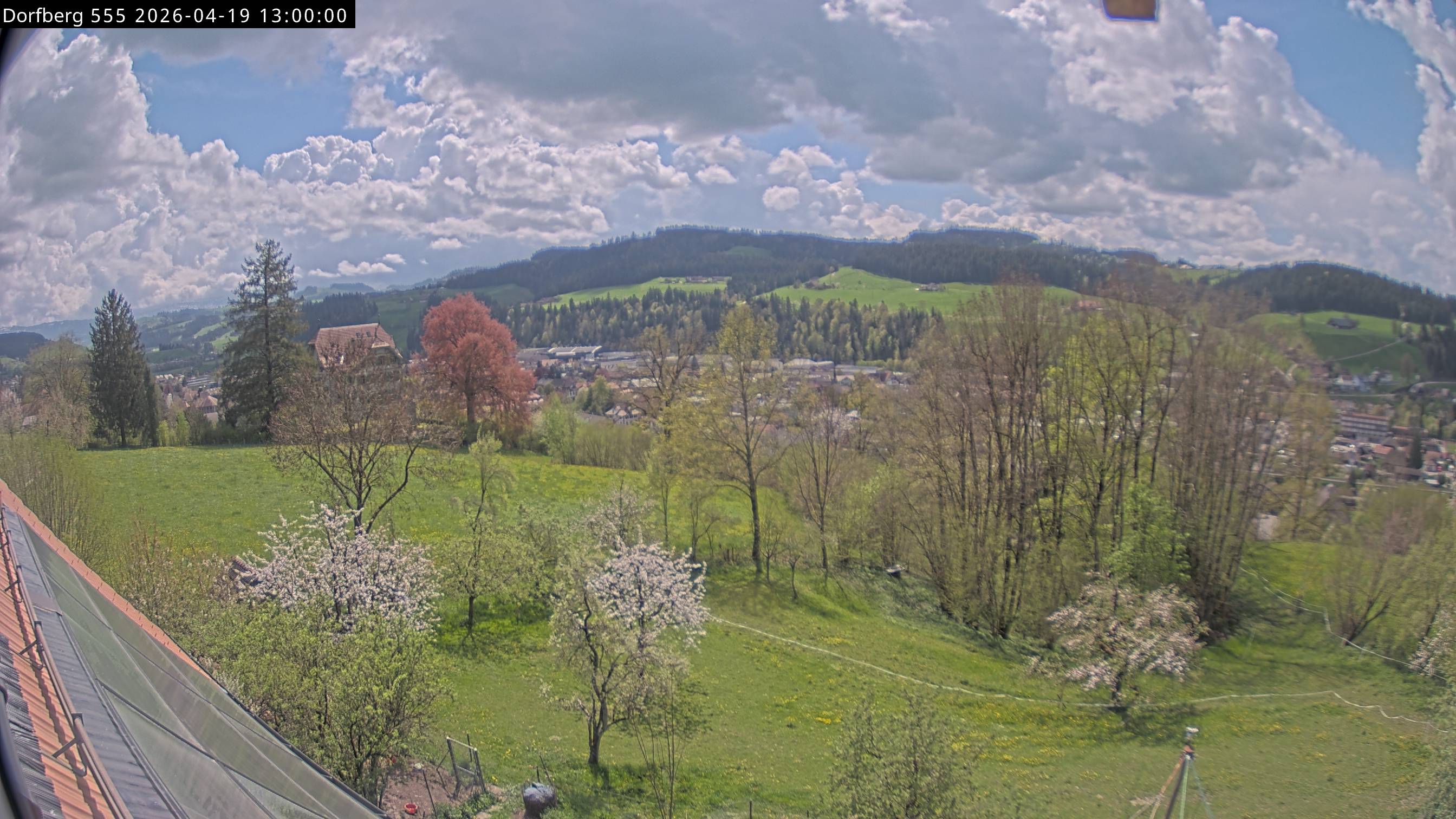 Webcam-Bild: Aussicht vom Dorfberg in Langnau 20260419-130000