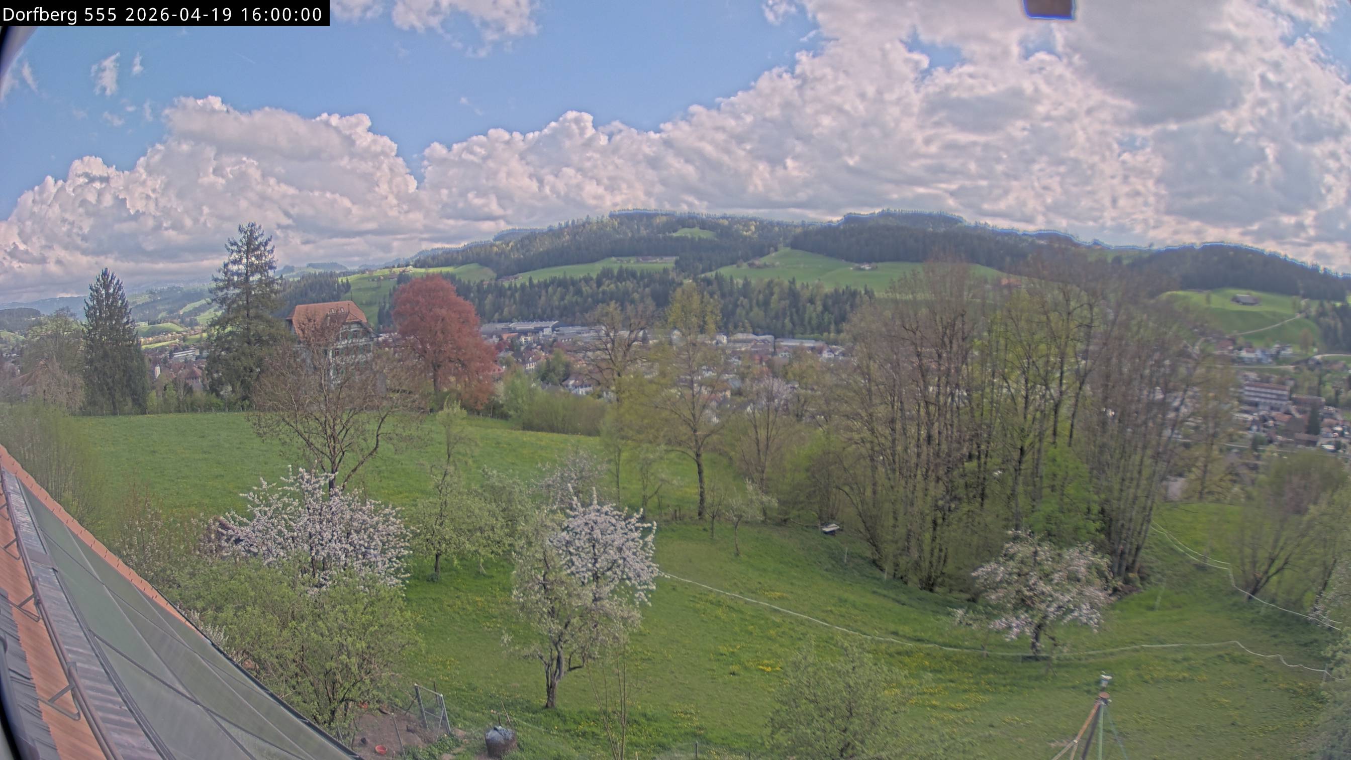 Webcam-Bild: Aussicht vom Dorfberg in Langnau 20260419-160000