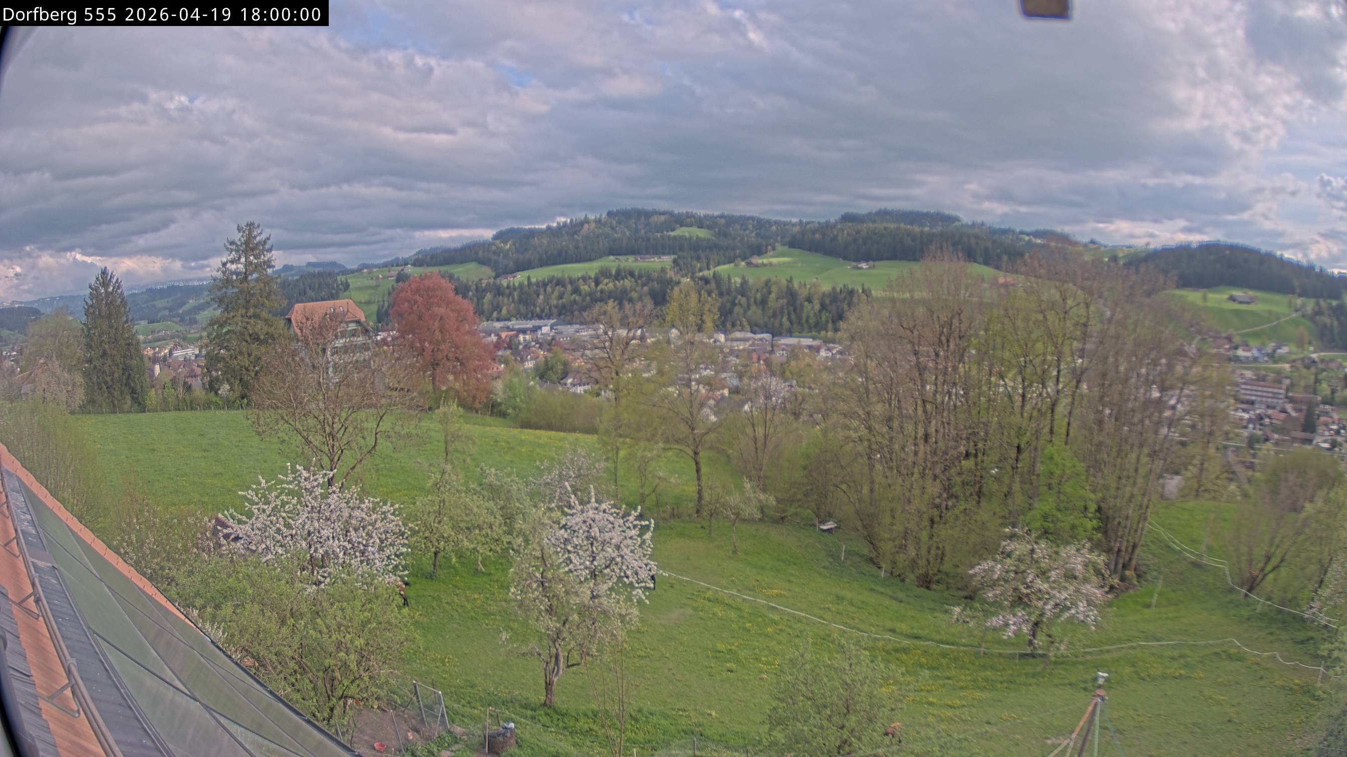 Webcam-Bild: Aussicht vom Dorfberg in Langnau 20260419-180000