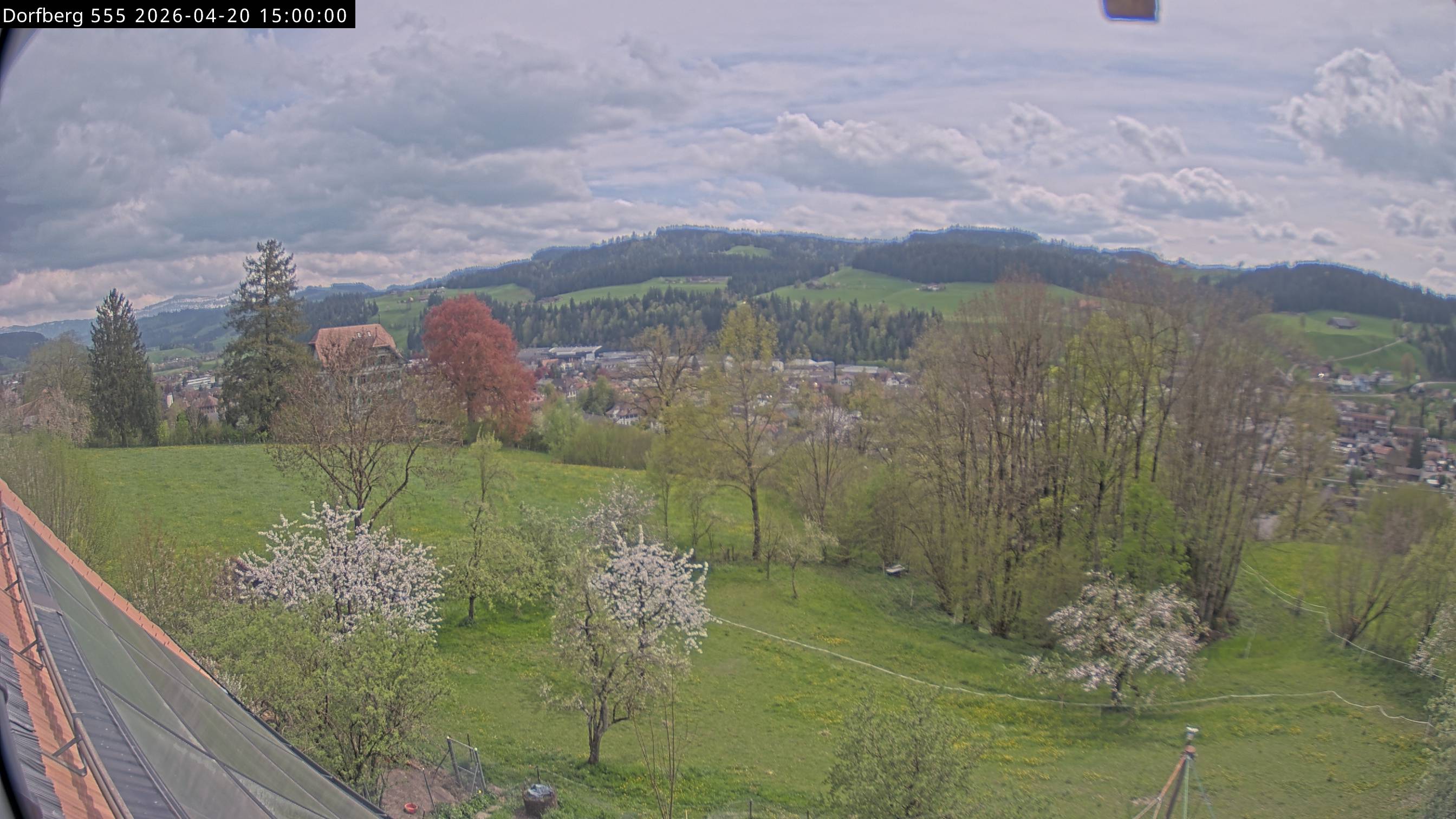 Webcam-Bild: Aussicht vom Dorfberg in Langnau 20260420-150000
