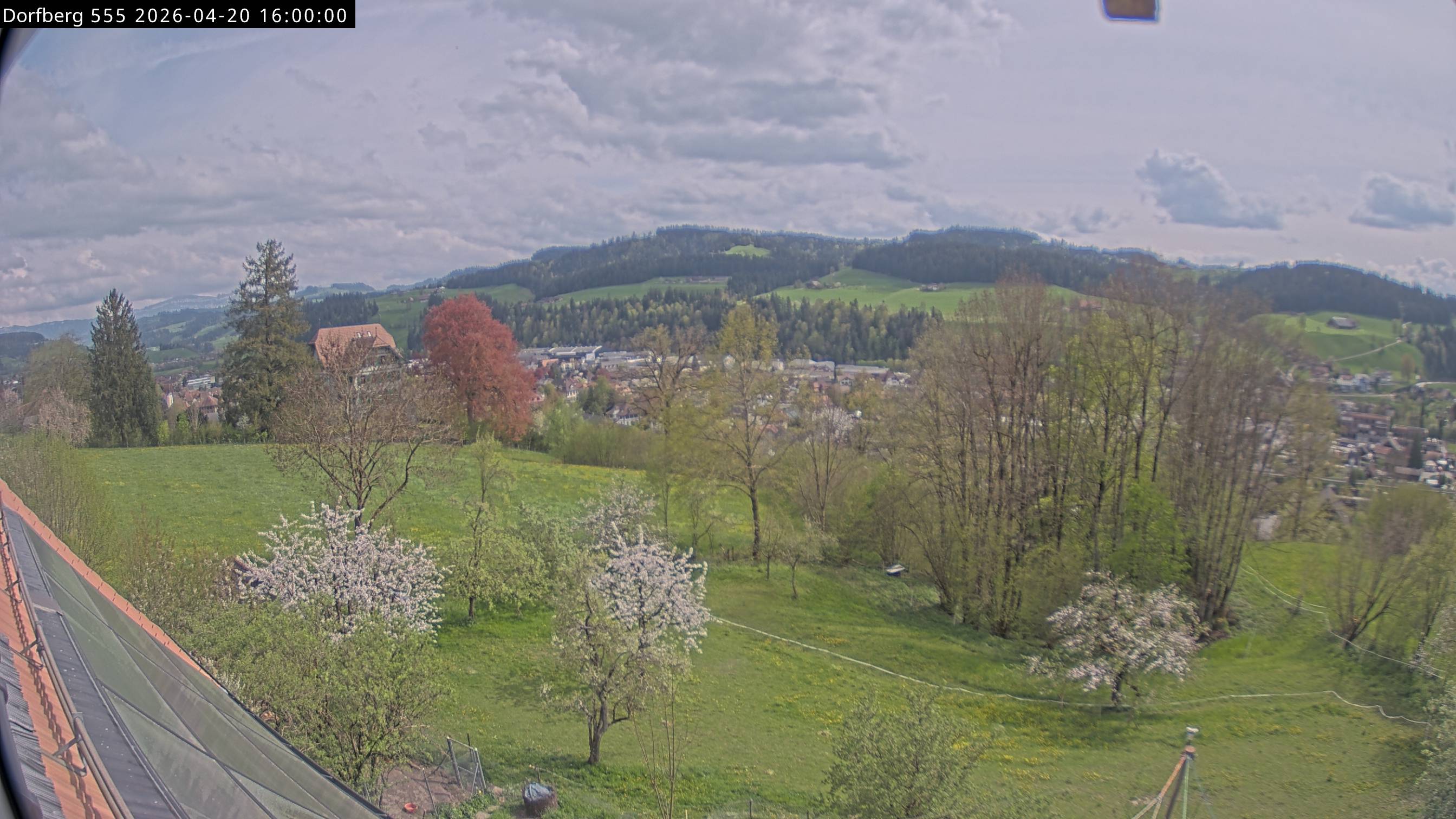 Webcam-Bild: Aussicht vom Dorfberg in Langnau 20260420-160000