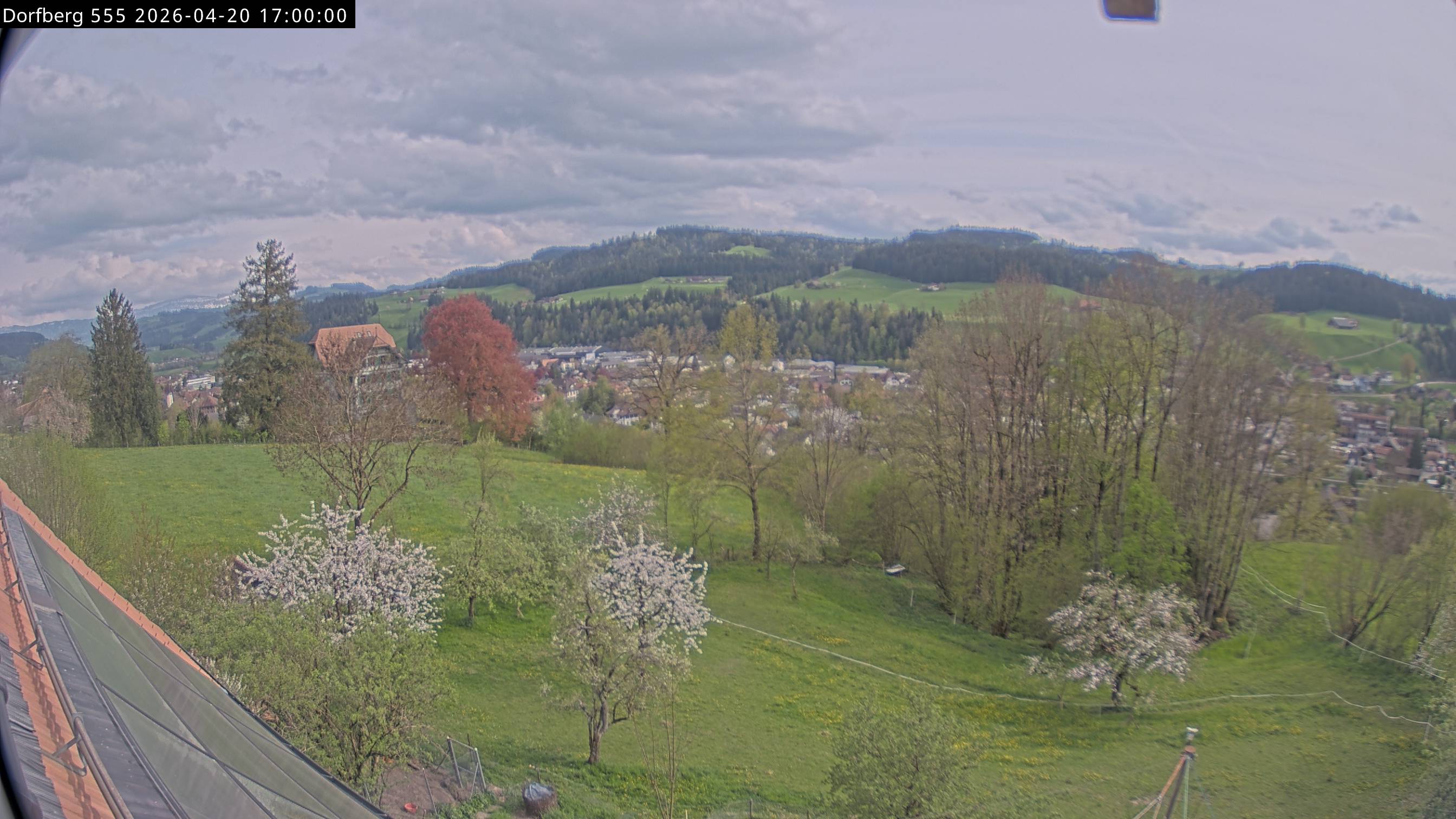 Webcam-Bild: Aussicht vom Dorfberg in Langnau 20260420-170000