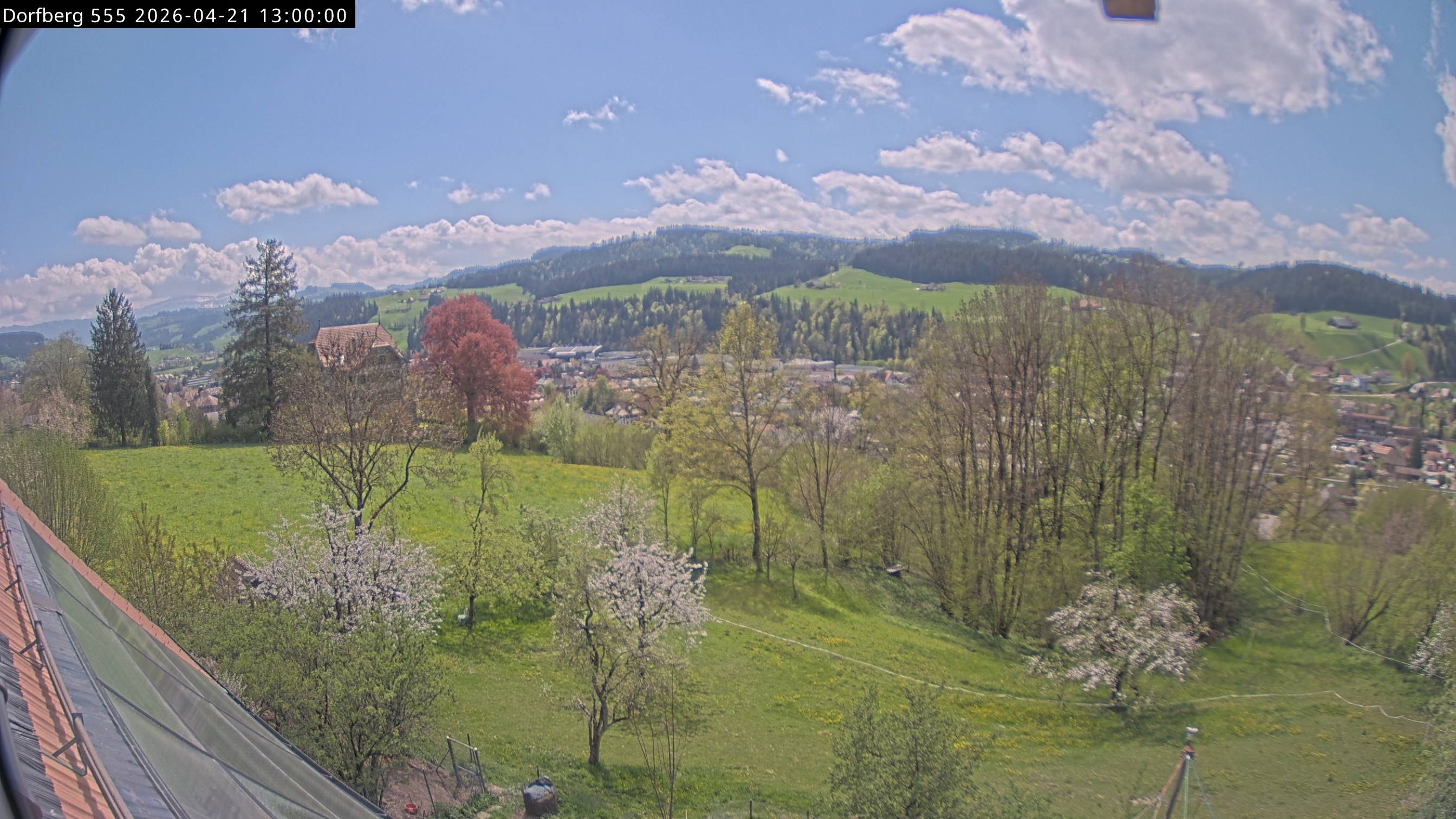 Webcam-Bild: Aussicht vom Dorfberg in Langnau 20260421-130000