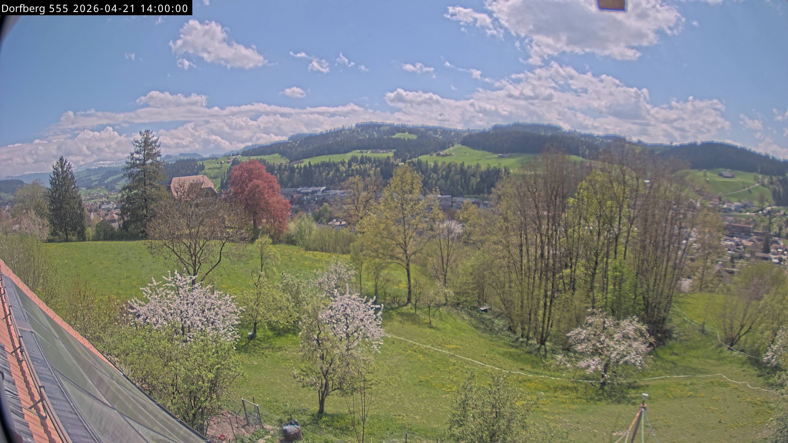 Webcam-Bild: Aussicht vom Dorfberg in Langnau 20260421-140000