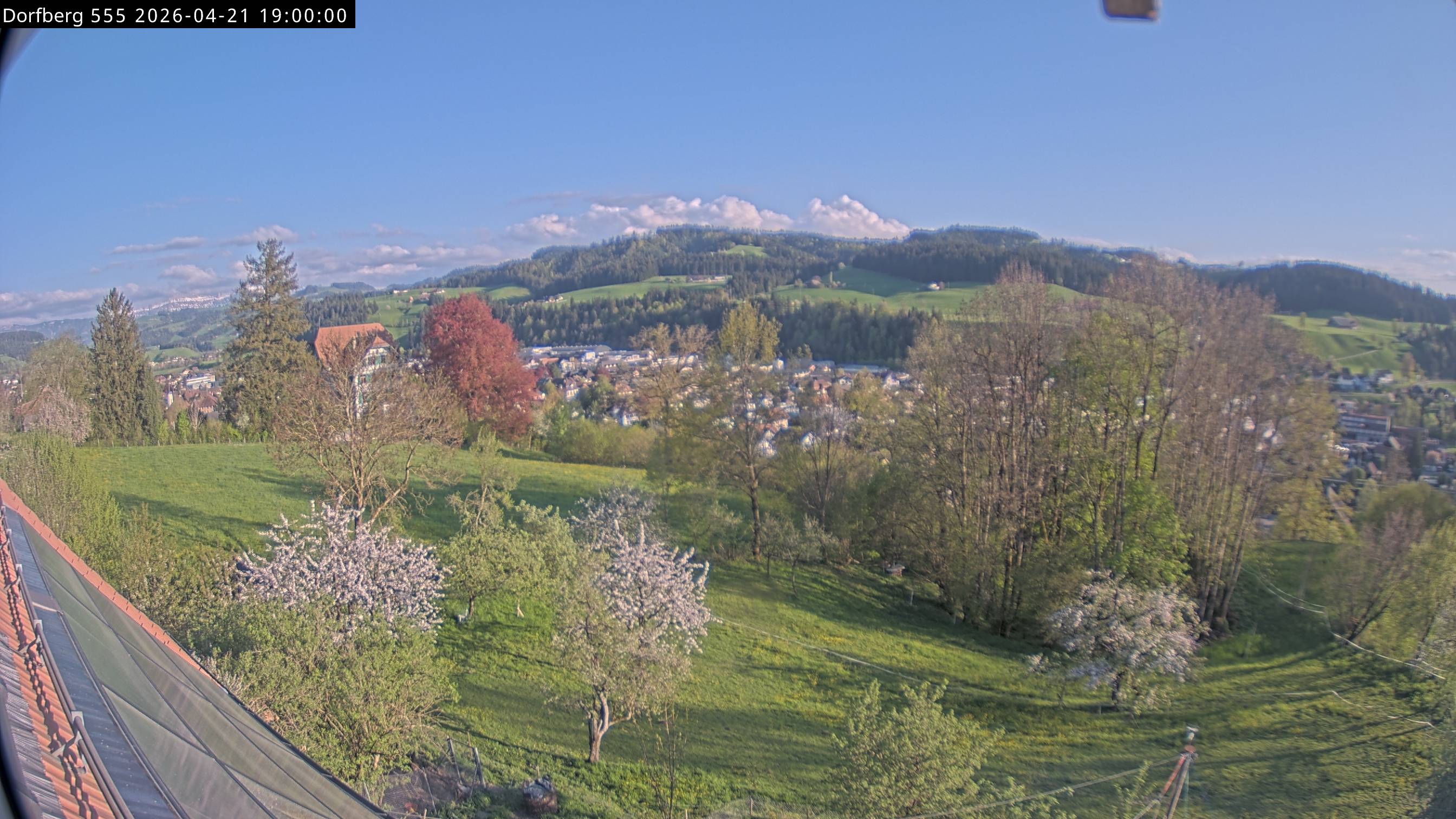 Webcam-Bild: Aussicht vom Dorfberg in Langnau 20260421-190000