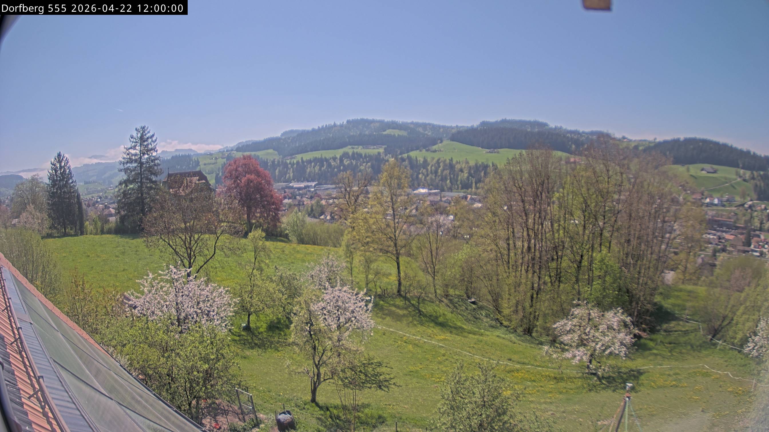 Webcam-Bild: Aussicht vom Dorfberg in Langnau 20260422-120000