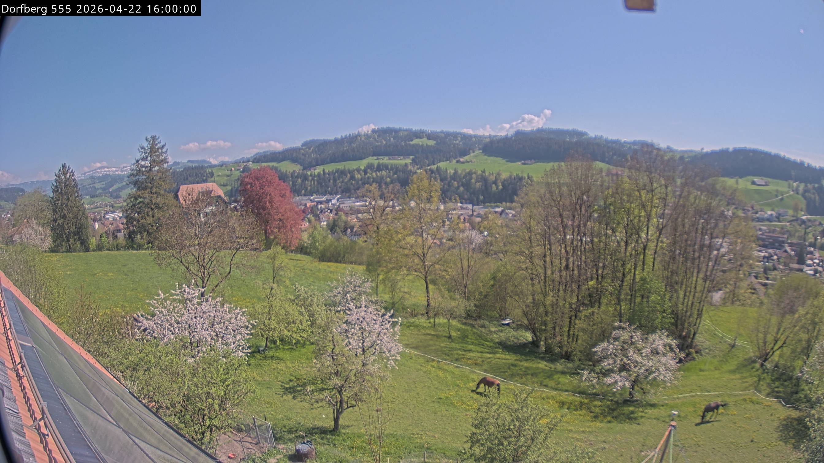 Webcam-Bild: Aussicht vom Dorfberg in Langnau 20260422-160000