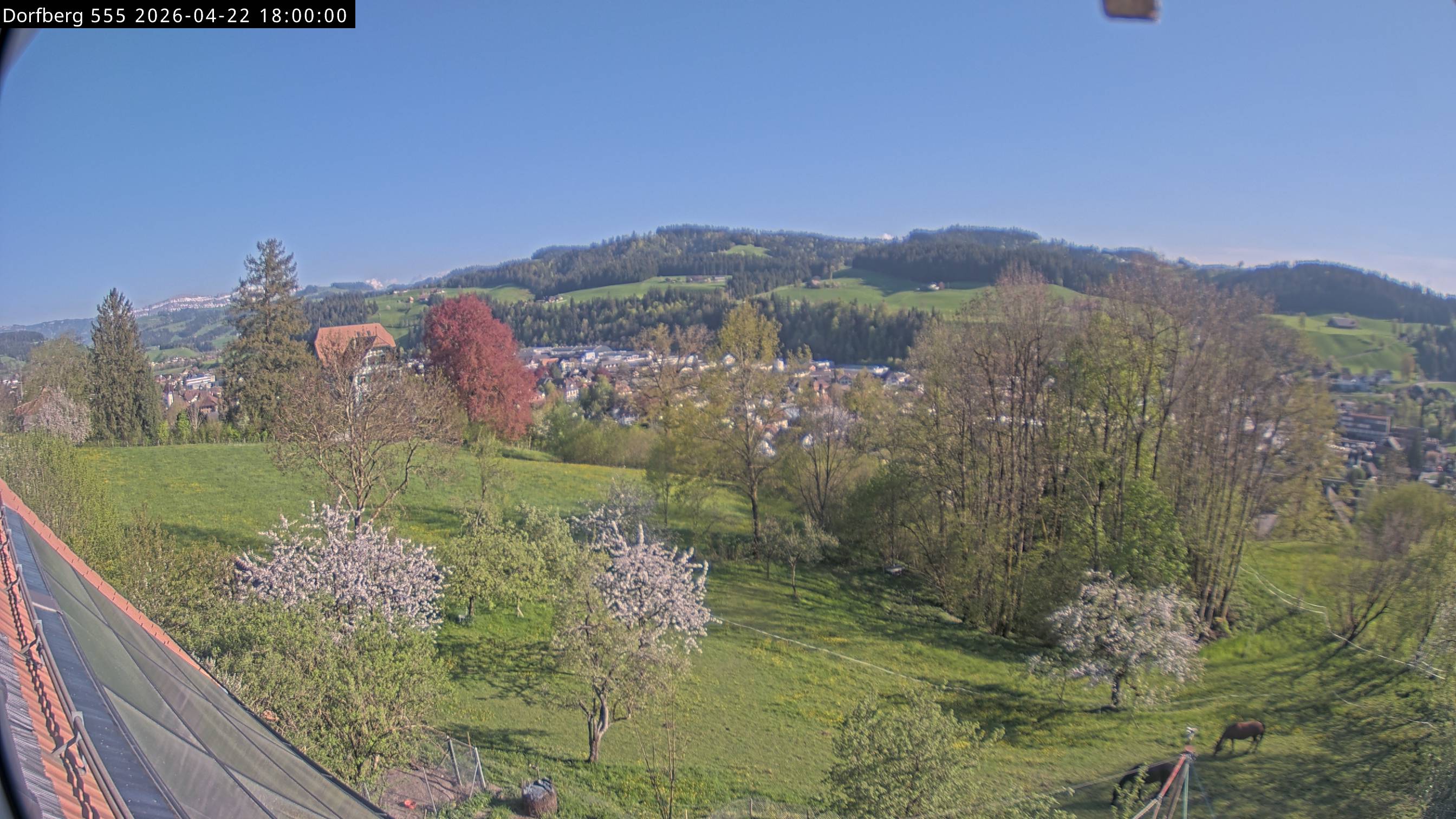 Webcam-Bild: Aussicht vom Dorfberg in Langnau 20260422-180000
