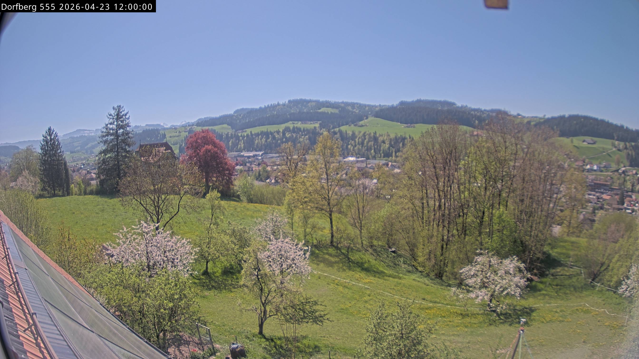 Webcam-Bild: Aussicht vom Dorfberg in Langnau 20260423-120000